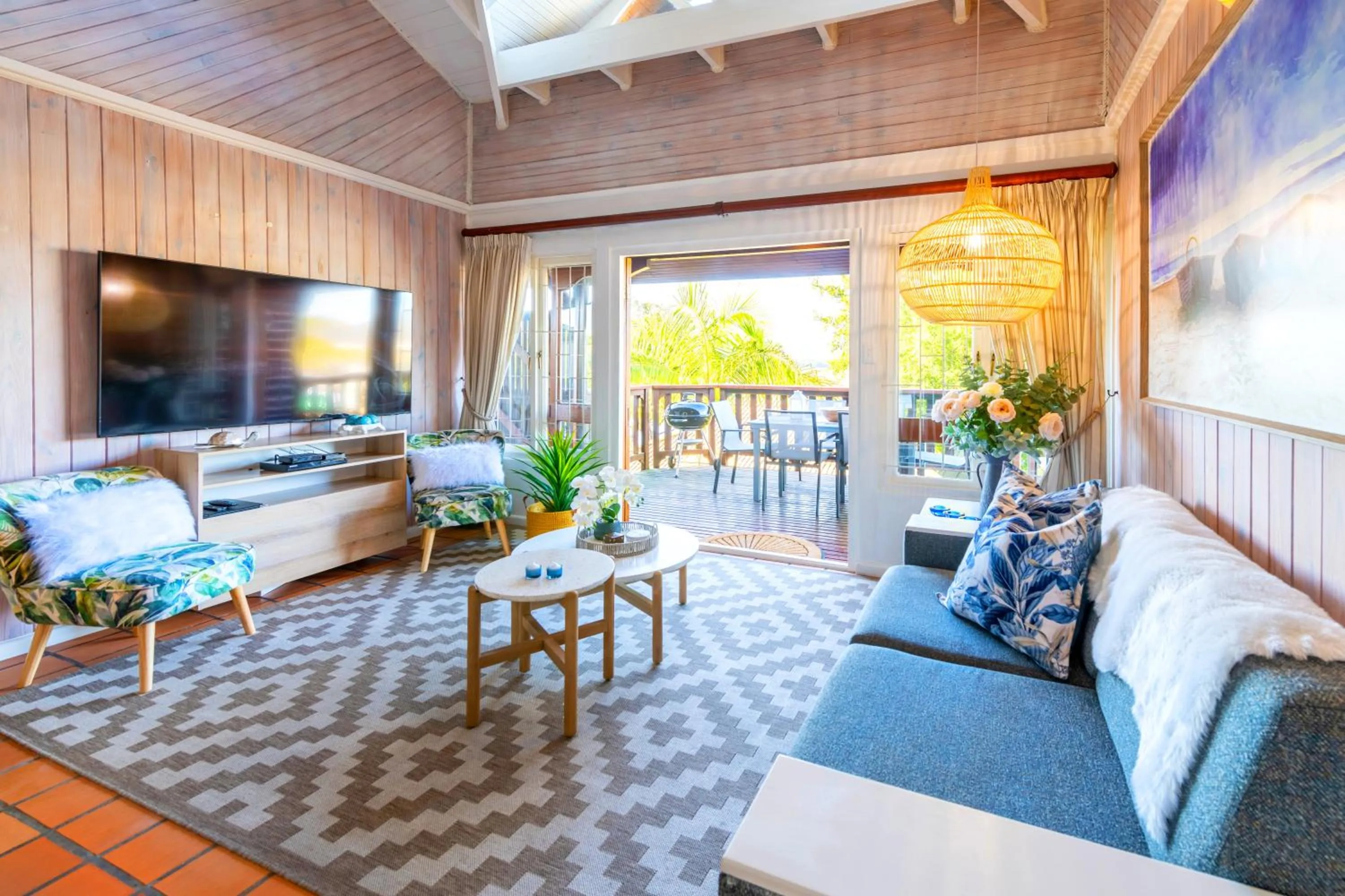 Communal lounge/ TV room in Knysna River Club by First Private Stays