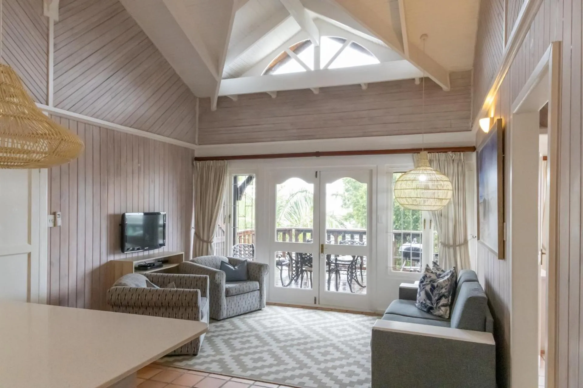 Communal lounge/ TV room, Bed in Knysna River Club by First Private Stays