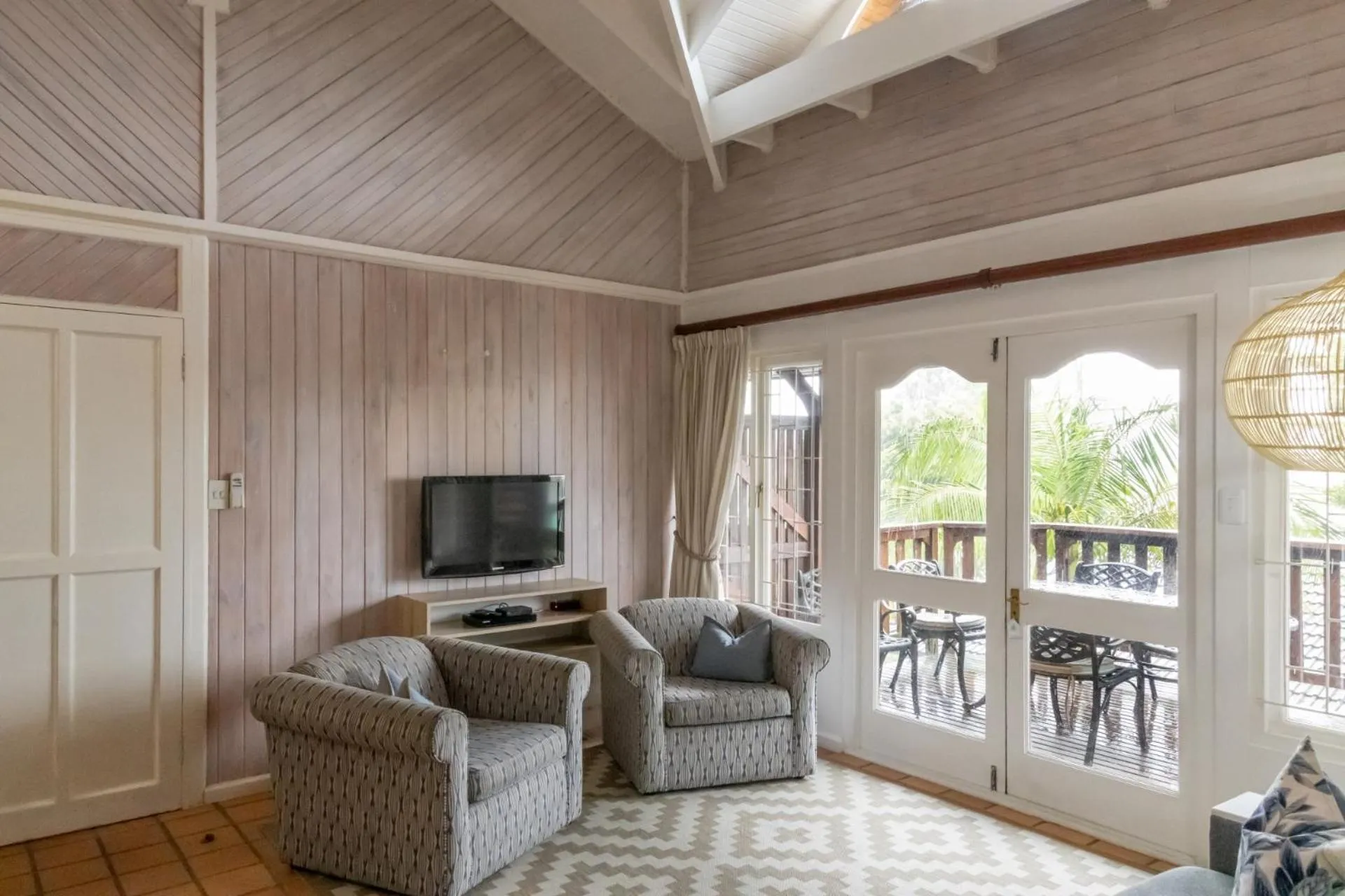 Communal lounge/ TV room in Knysna River Club by First Private Stays