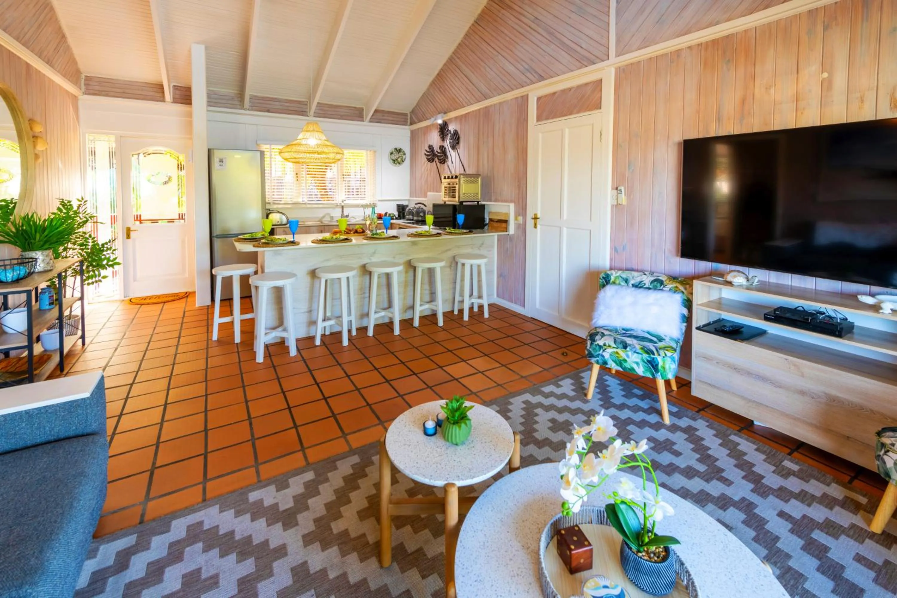 Communal lounge/ TV room in Knysna River Club by First Private Stays