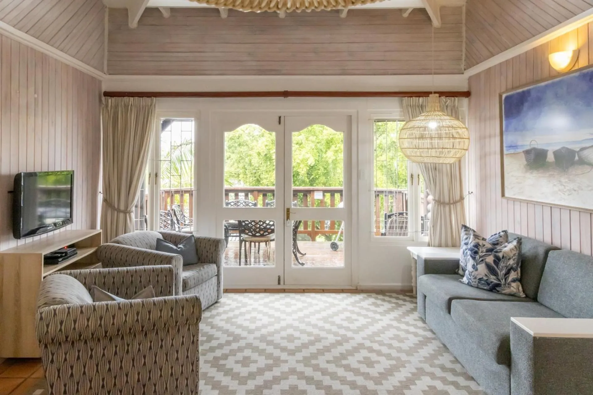 Communal lounge/ TV room in Knysna River Club by First Private Stays