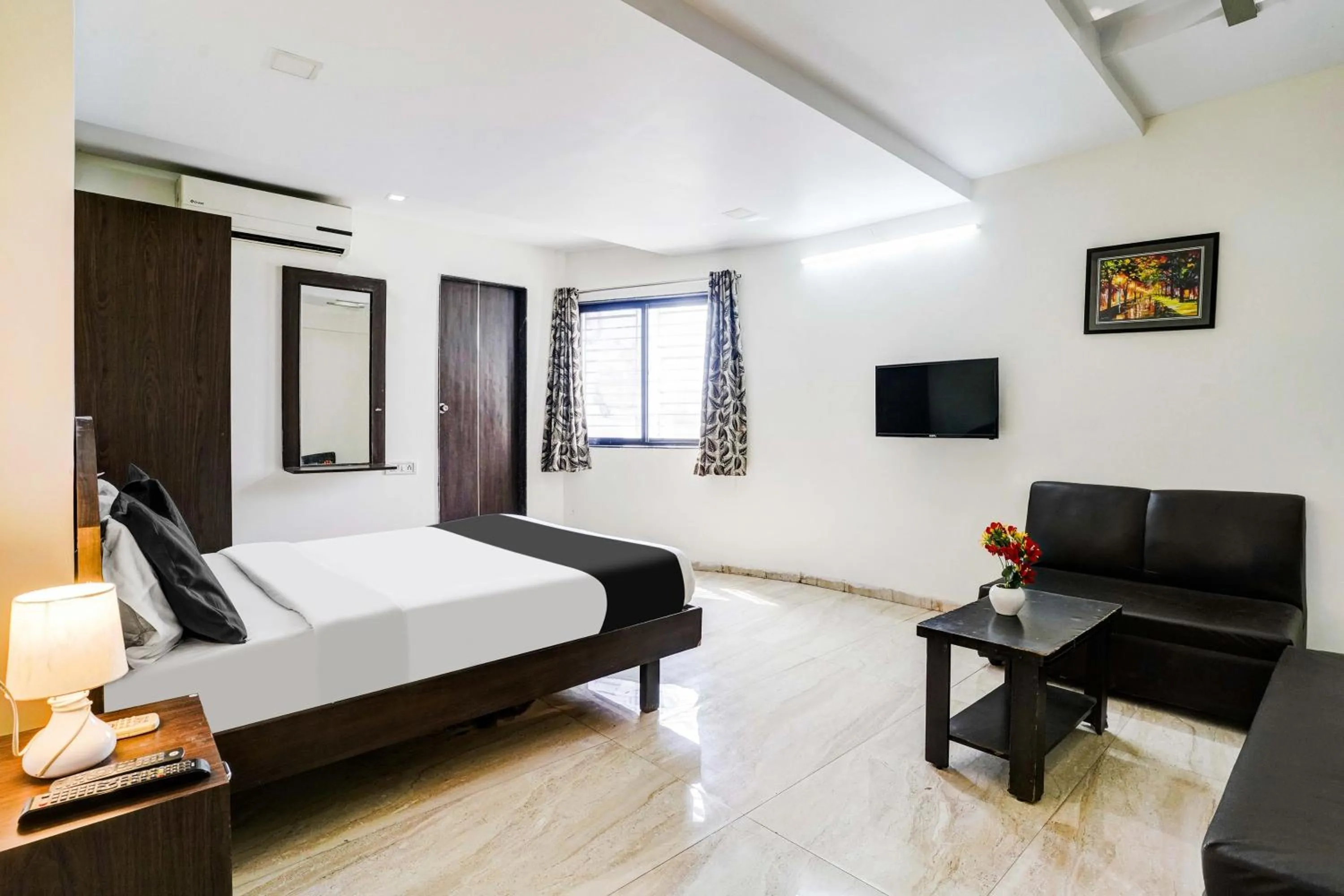 Bedroom, Bed in FabHotel Sahara Inn - Nr Vijay Mamta Theatre, Nashik Road