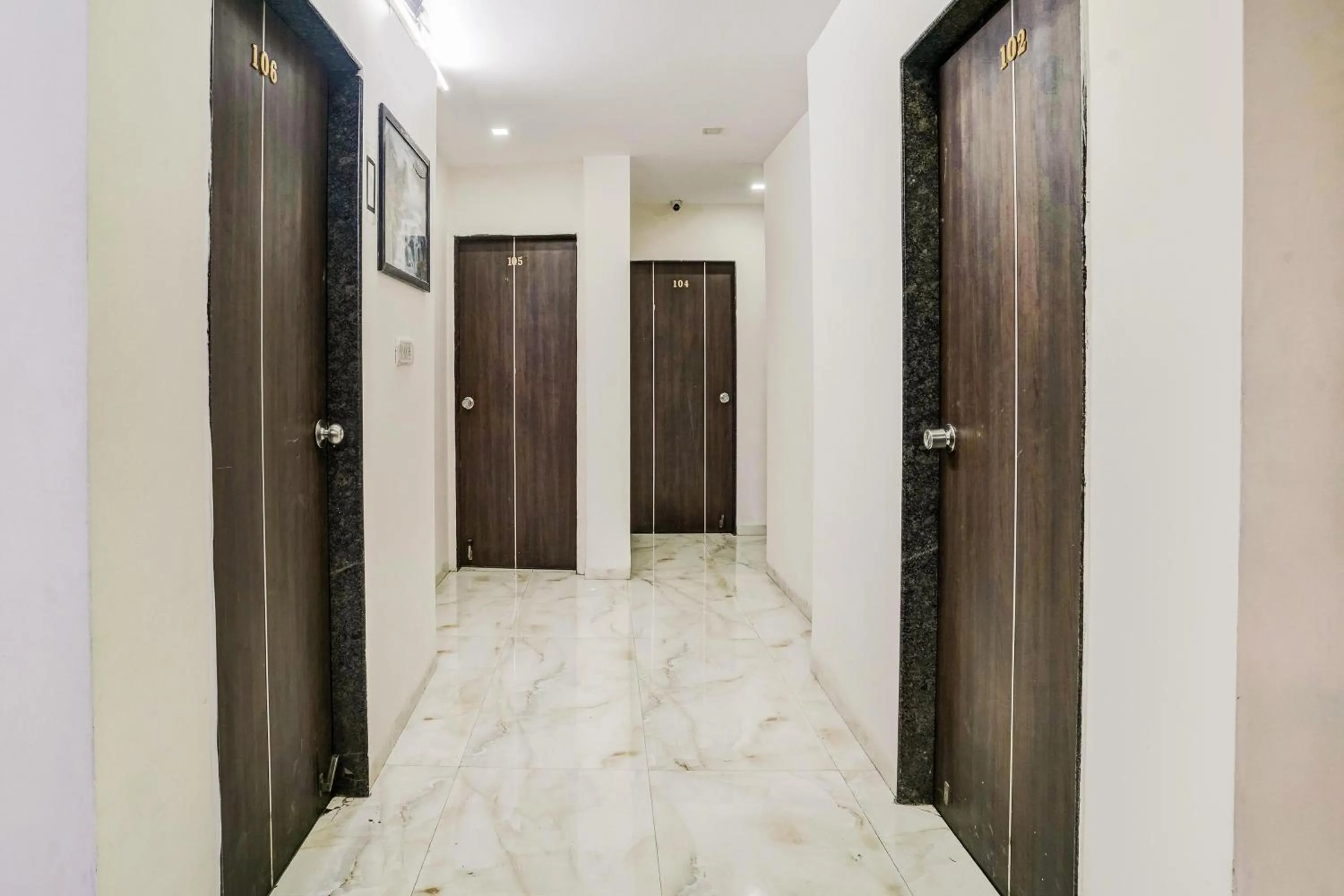 Lobby or reception in FabHotel Sahara Inn - Nr Vijay Mamta Theatre, Nashik Road