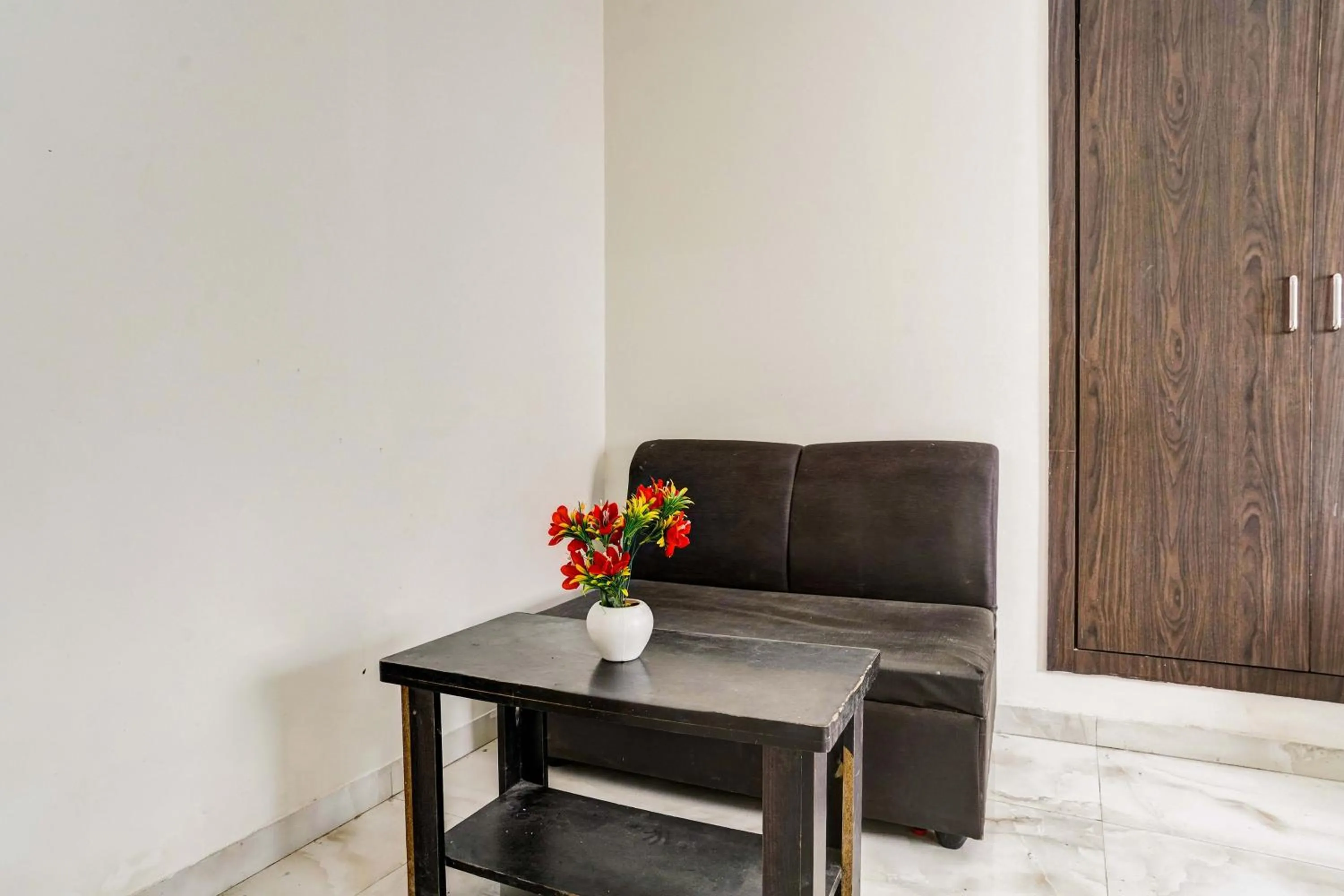 Bedroom in FabHotel Sahara Inn - Nr Vijay Mamta Theatre, Nashik Road