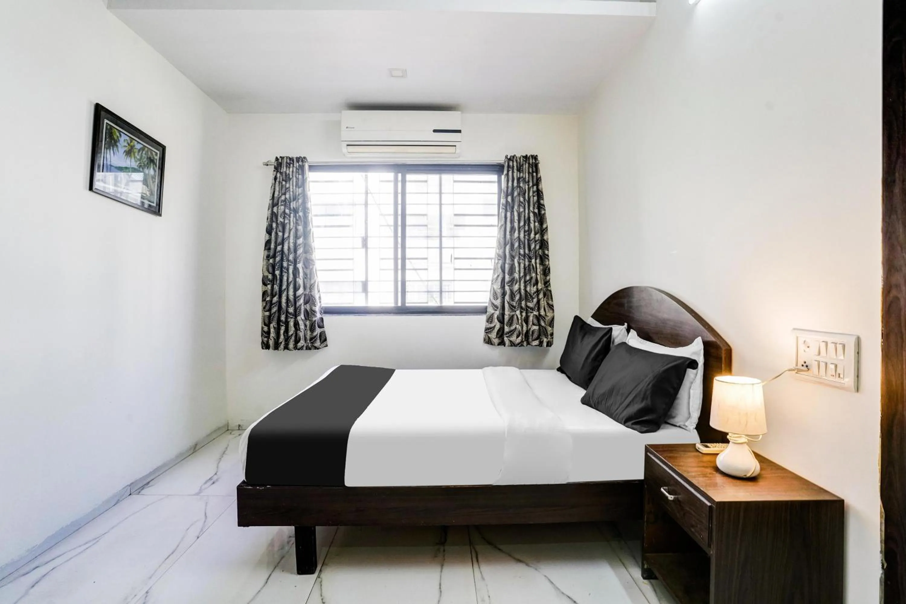 Bedroom, Bed in FabHotel Sahara Inn - Nr Vijay Mamta Theatre, Nashik Road