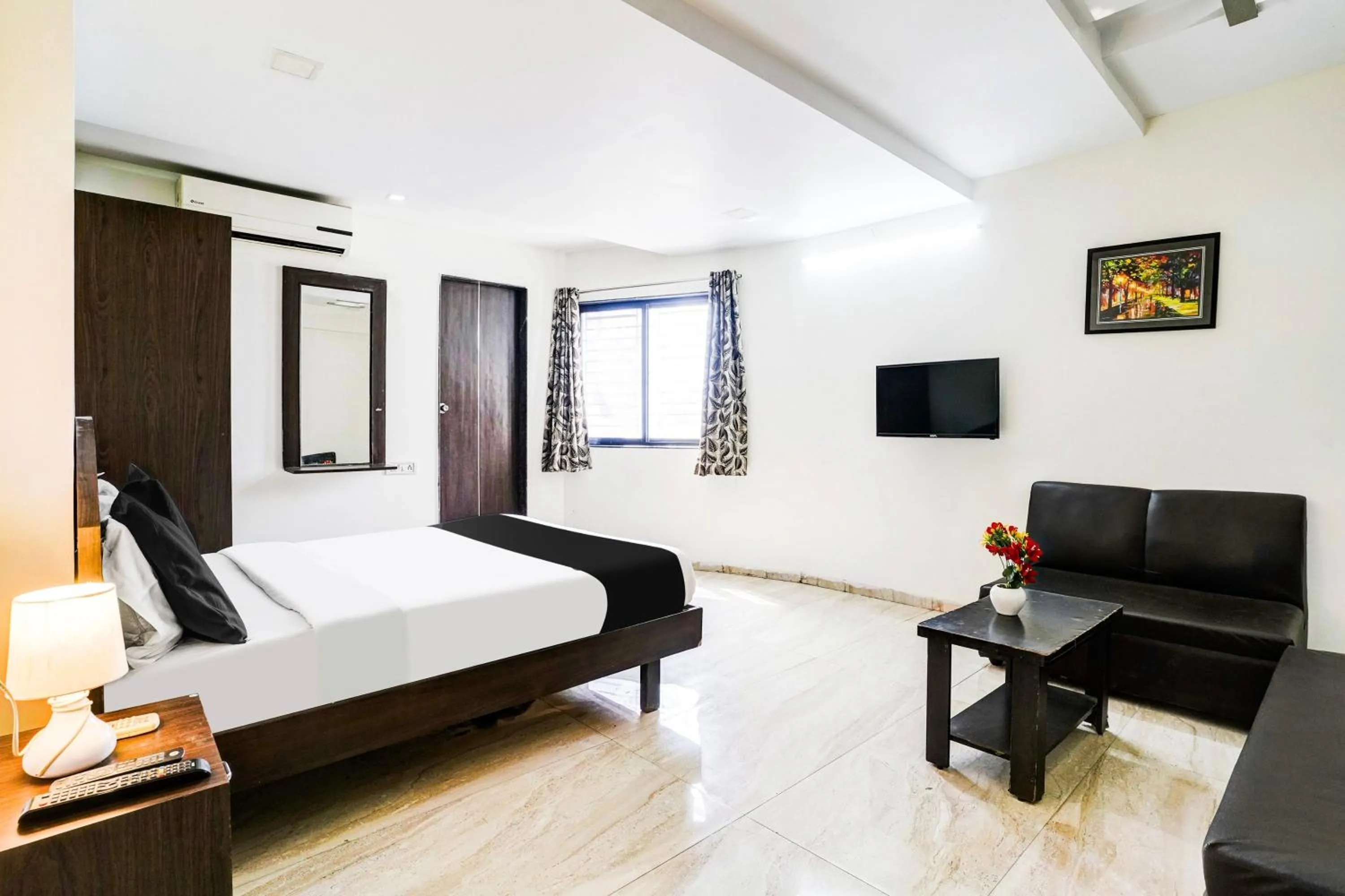 Bedroom, Bed in FabHotel Sahara Inn - Nr Vijay Mamta Theatre, Nashik Road