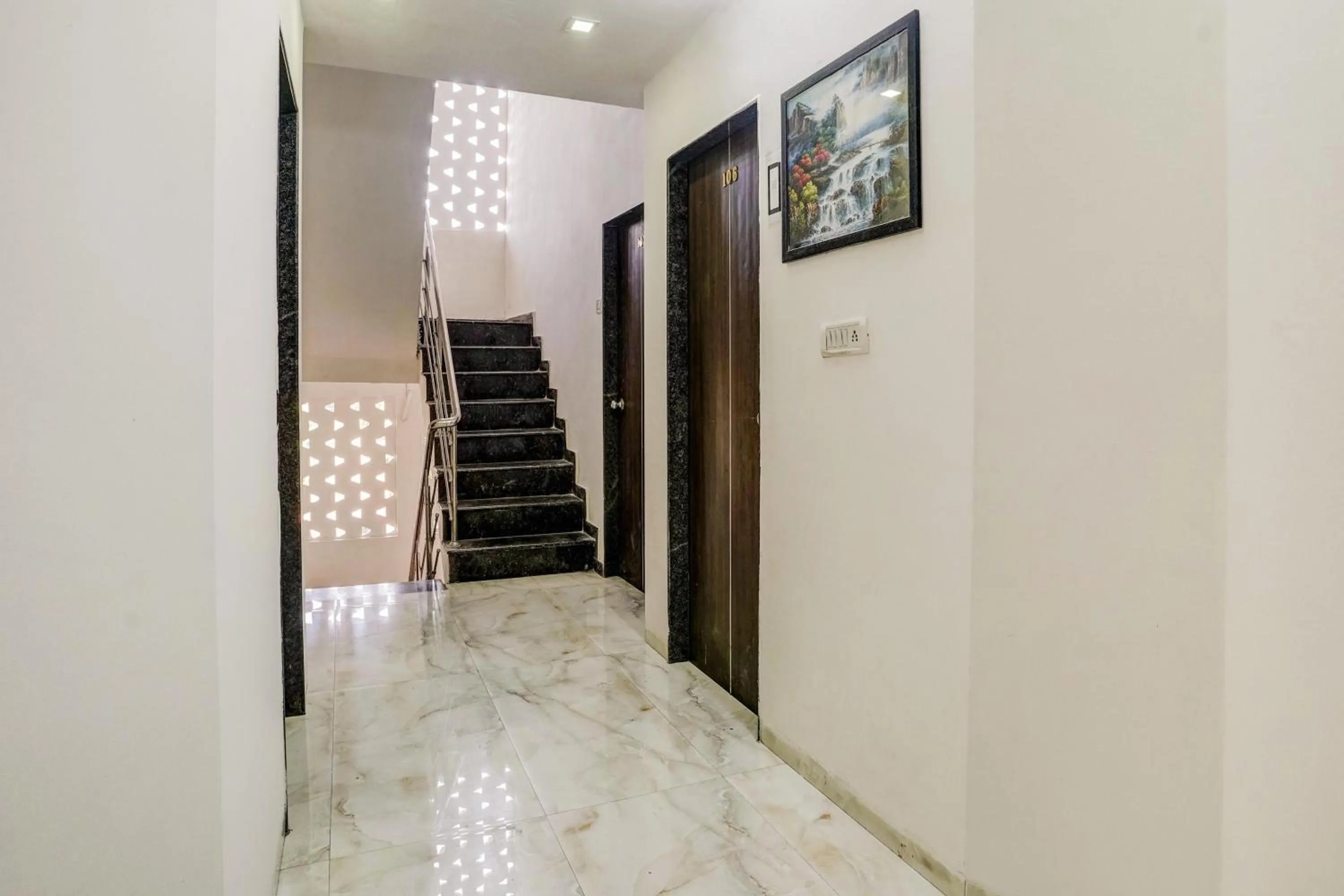 Lobby or reception in FabHotel Sahara Inn - Nr Vijay Mamta Theatre, Nashik Road