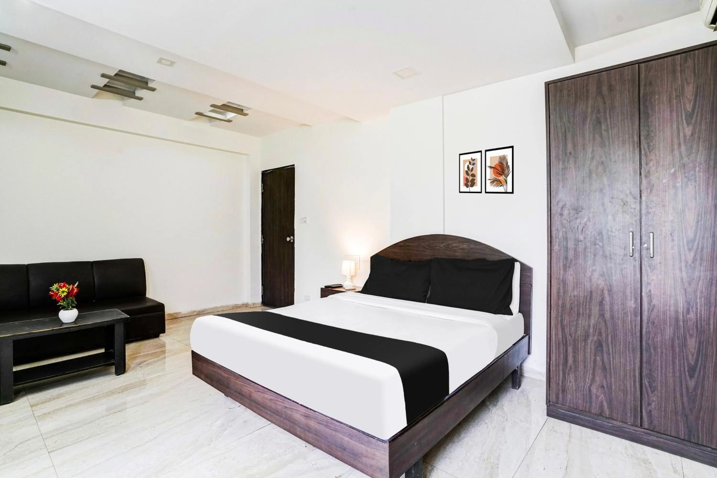 Bedroom, Bed in FabHotel Sahara Inn - Nr Vijay Mamta Theatre, Nashik Road