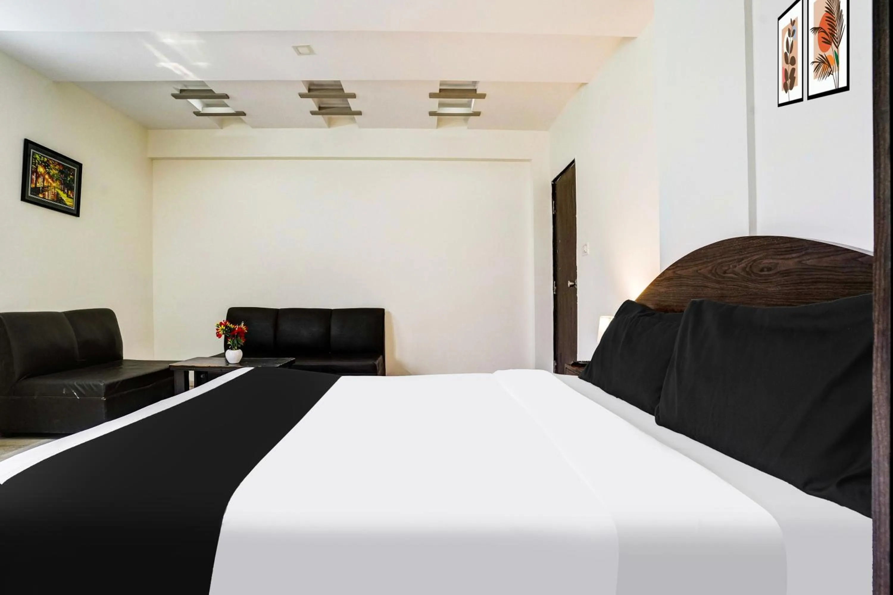 Bedroom, Bed in FabHotel Sahara Inn - Nr Vijay Mamta Theatre, Nashik Road