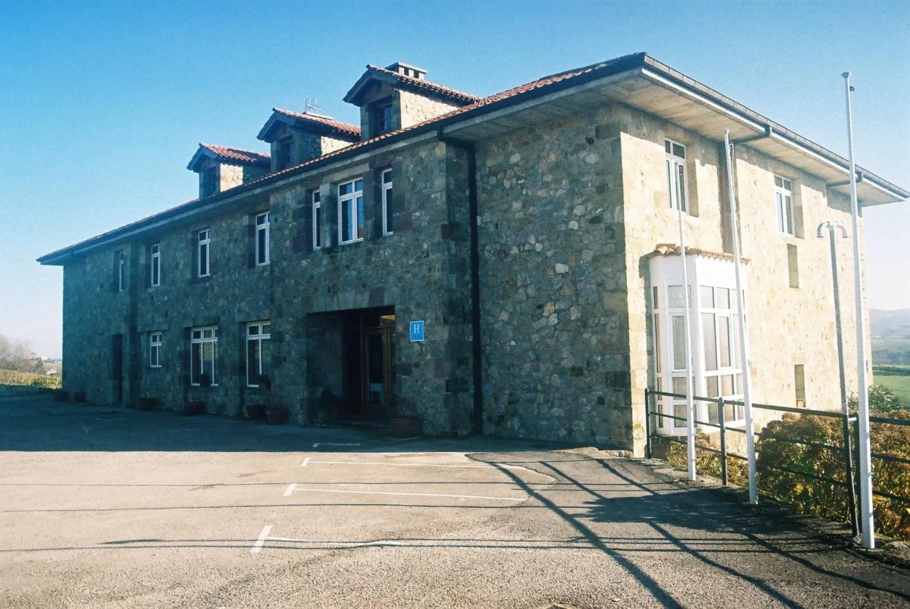 Facade/entrance in Dunas de Oyambre