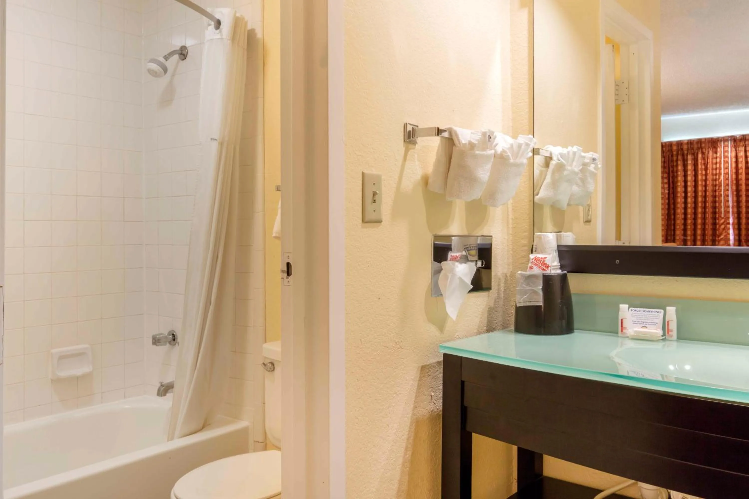 Bathroom in Motel 6-Little Rock, AR - Airport