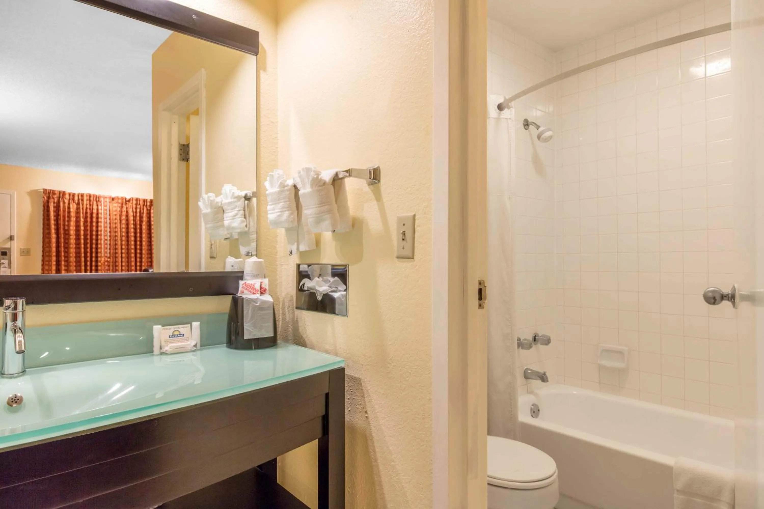 Bathroom in Motel 6-Little Rock, AR - Airport