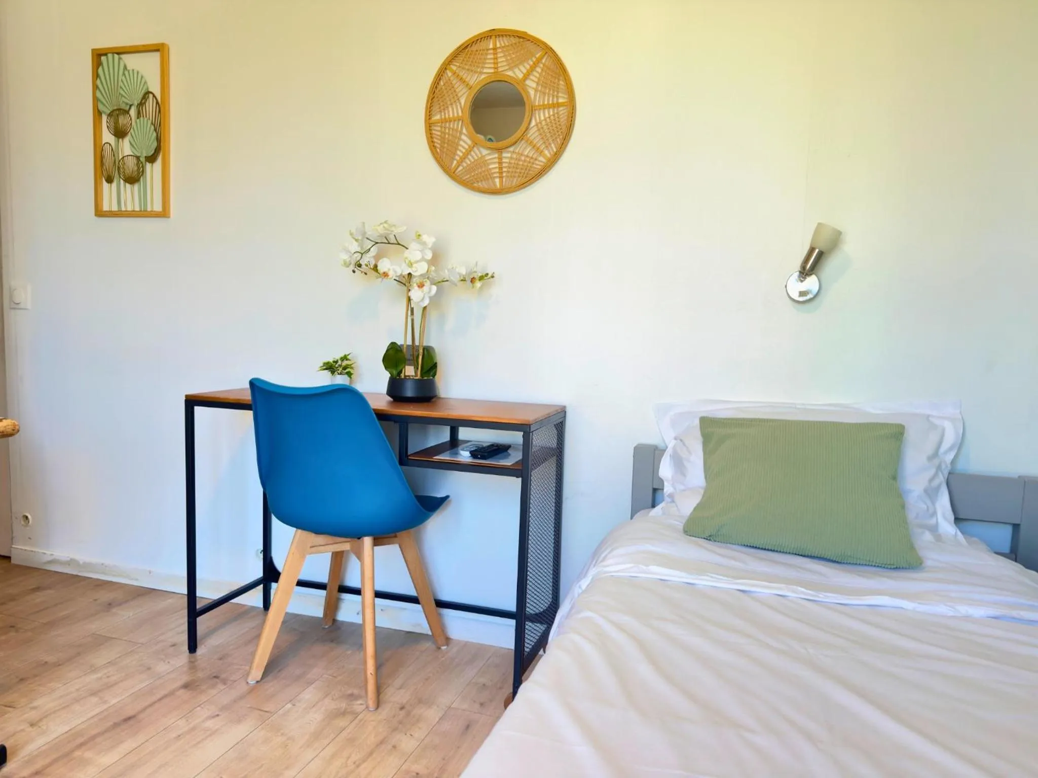 Bed in L'Escale Appartements et Suites en bord de Mer