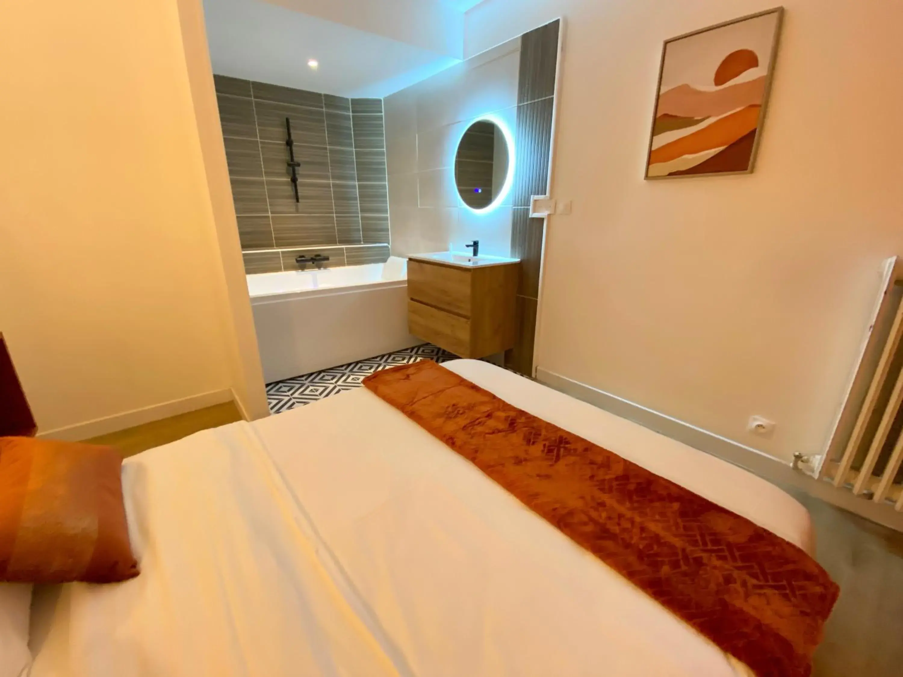 Suite with Spa Bath in L'Escale Appartements et Suites en bord de Mer Suite with Spa Bath in L'Escale Appartements et Suites en bord de Mer