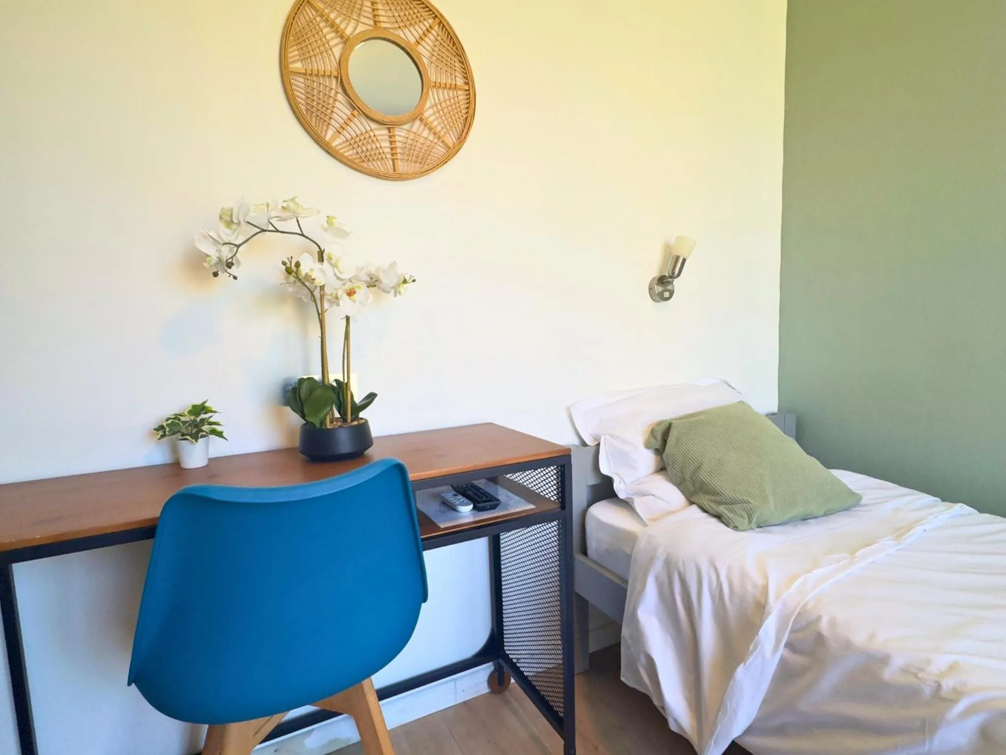 Bed in L'Escale Appartements et Suites en bord de Mer