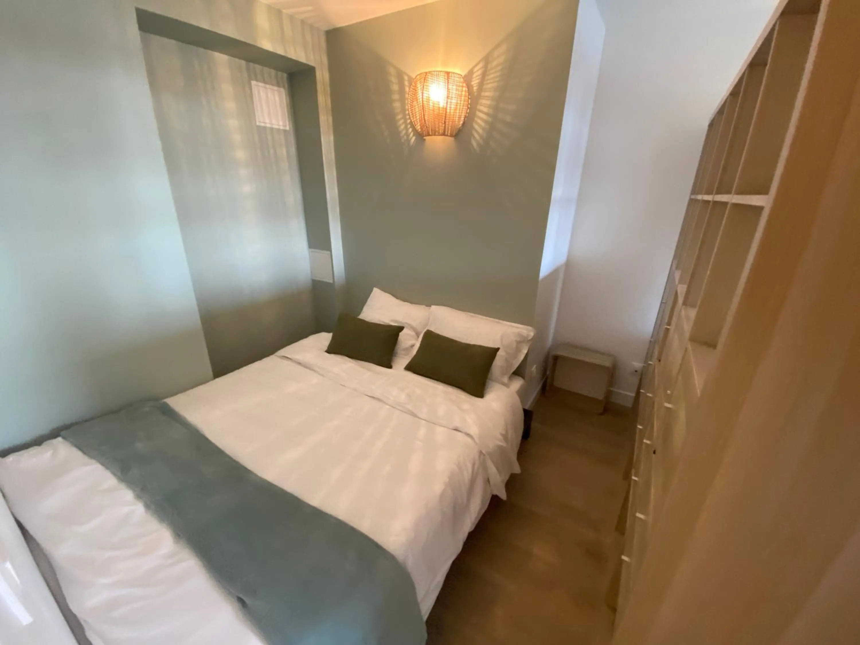 Bed in L'Escale Appartements et Suites en bord de Mer