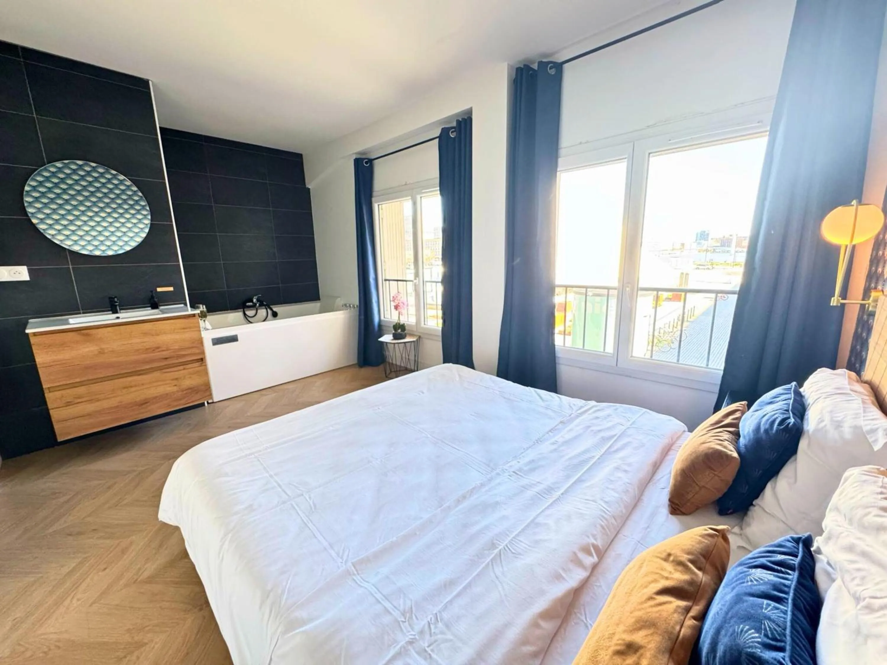 Bed in L'Escale Appartements et Suites en bord de Mer