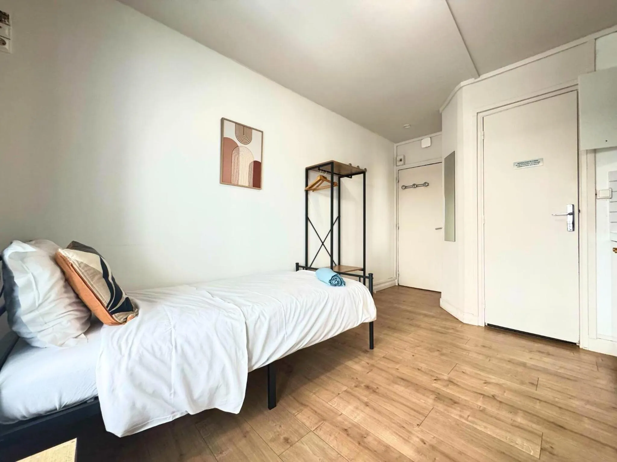 Bed in L'Escale Appartements et Suites en bord de Mer