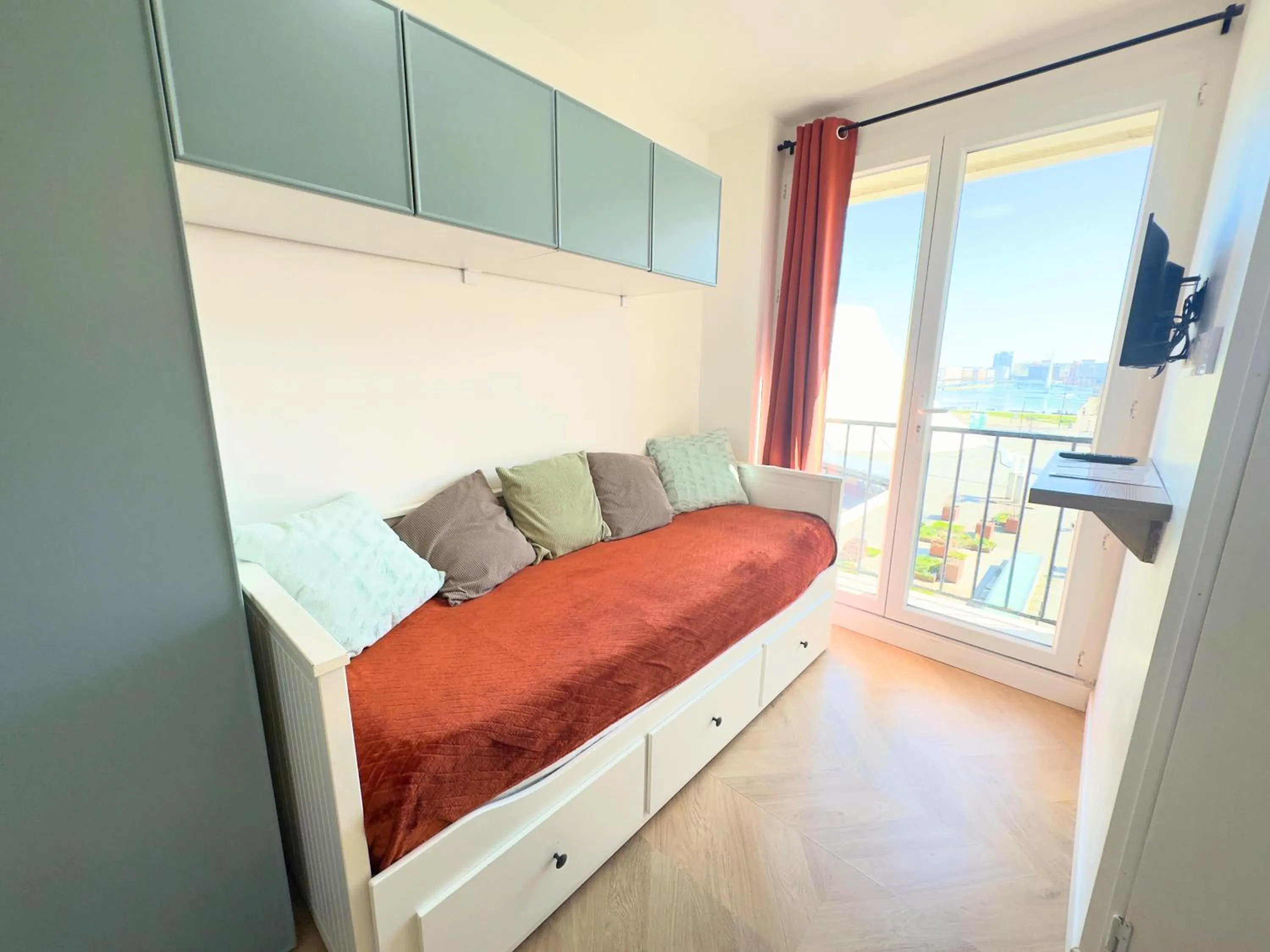 Bed in L'Escale Appartements et Suites en bord de Mer
