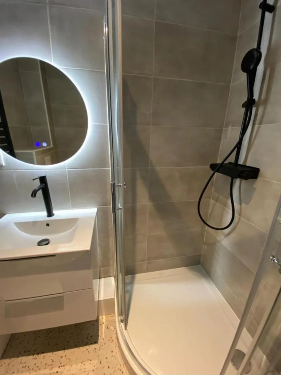 Shower in L'Escale Appartements et Suites en bord de Mer