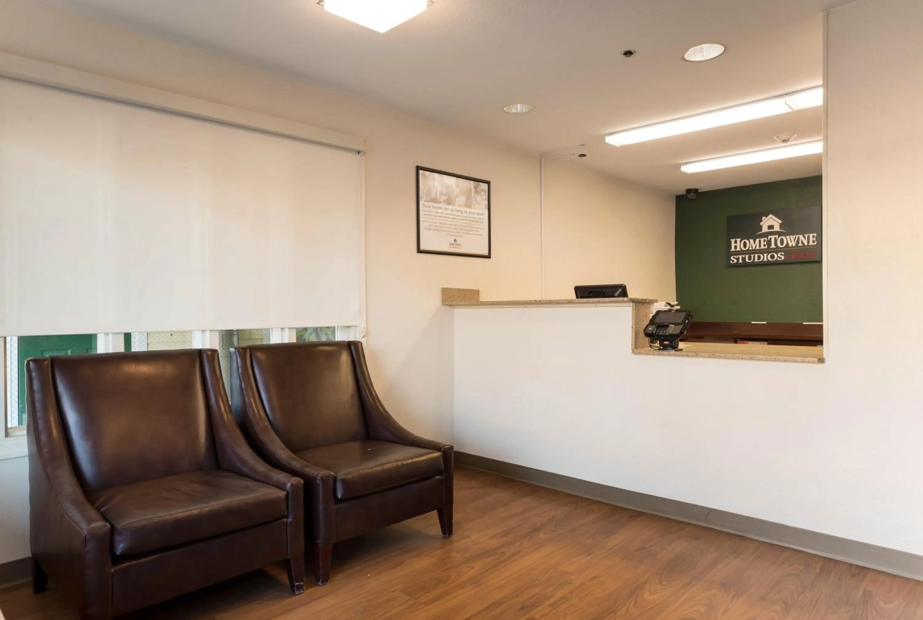 Lobby or reception in HomeTowne Studios by Red Roof Lake Charles - Sulphur