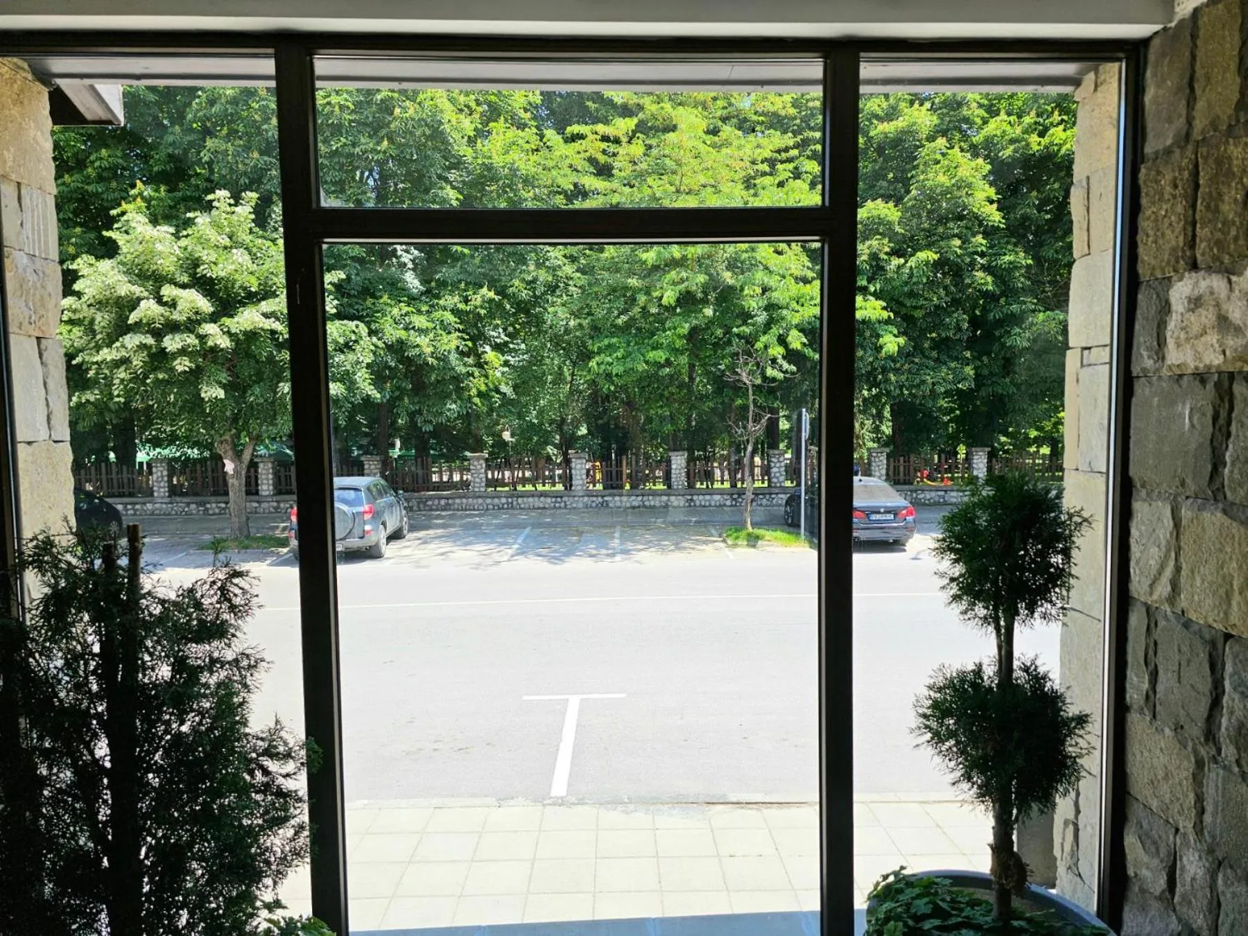 Day in Gardenia Park Hotel