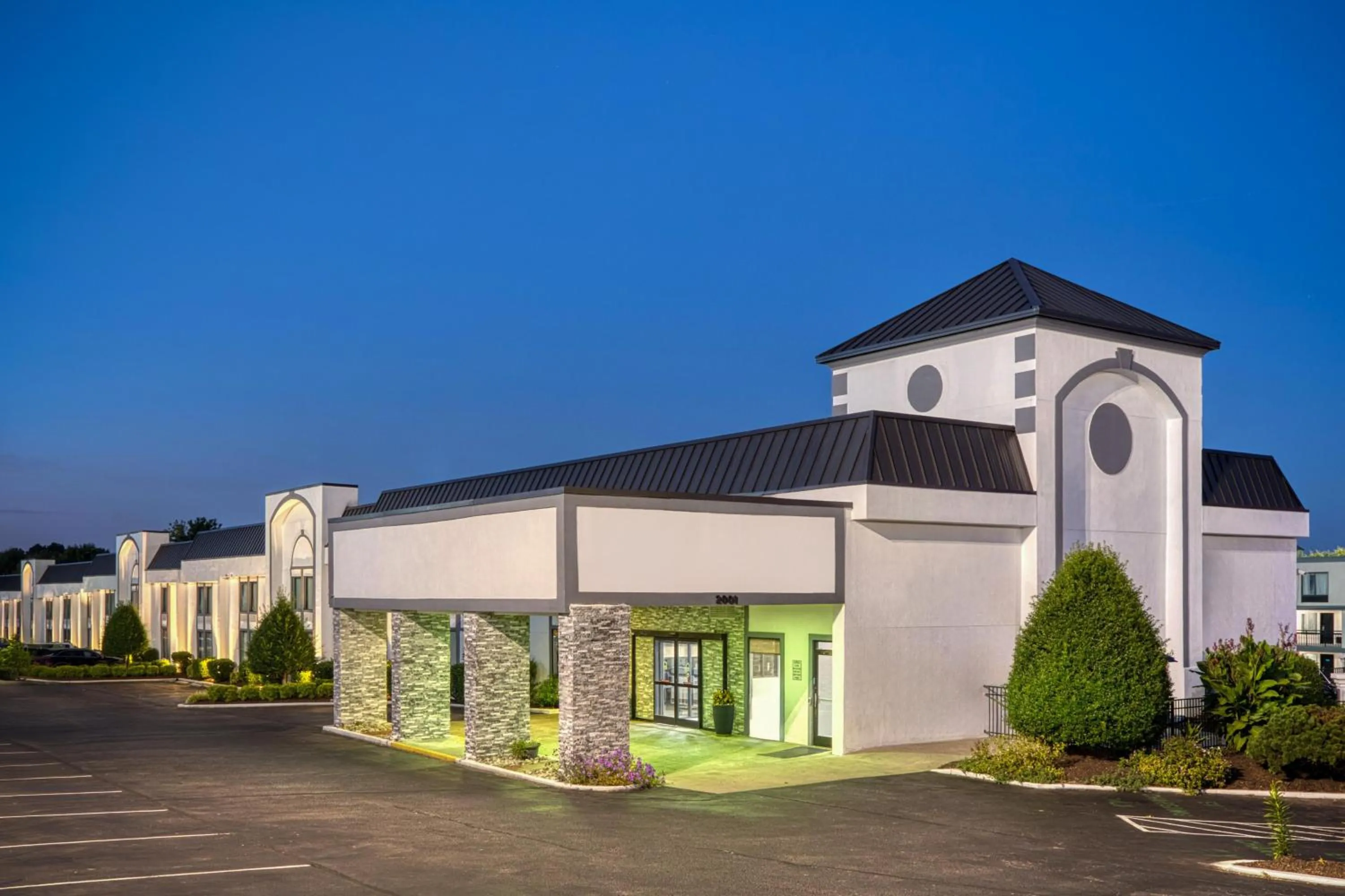 Property building in Best Western Greensboro Coliseum Inn