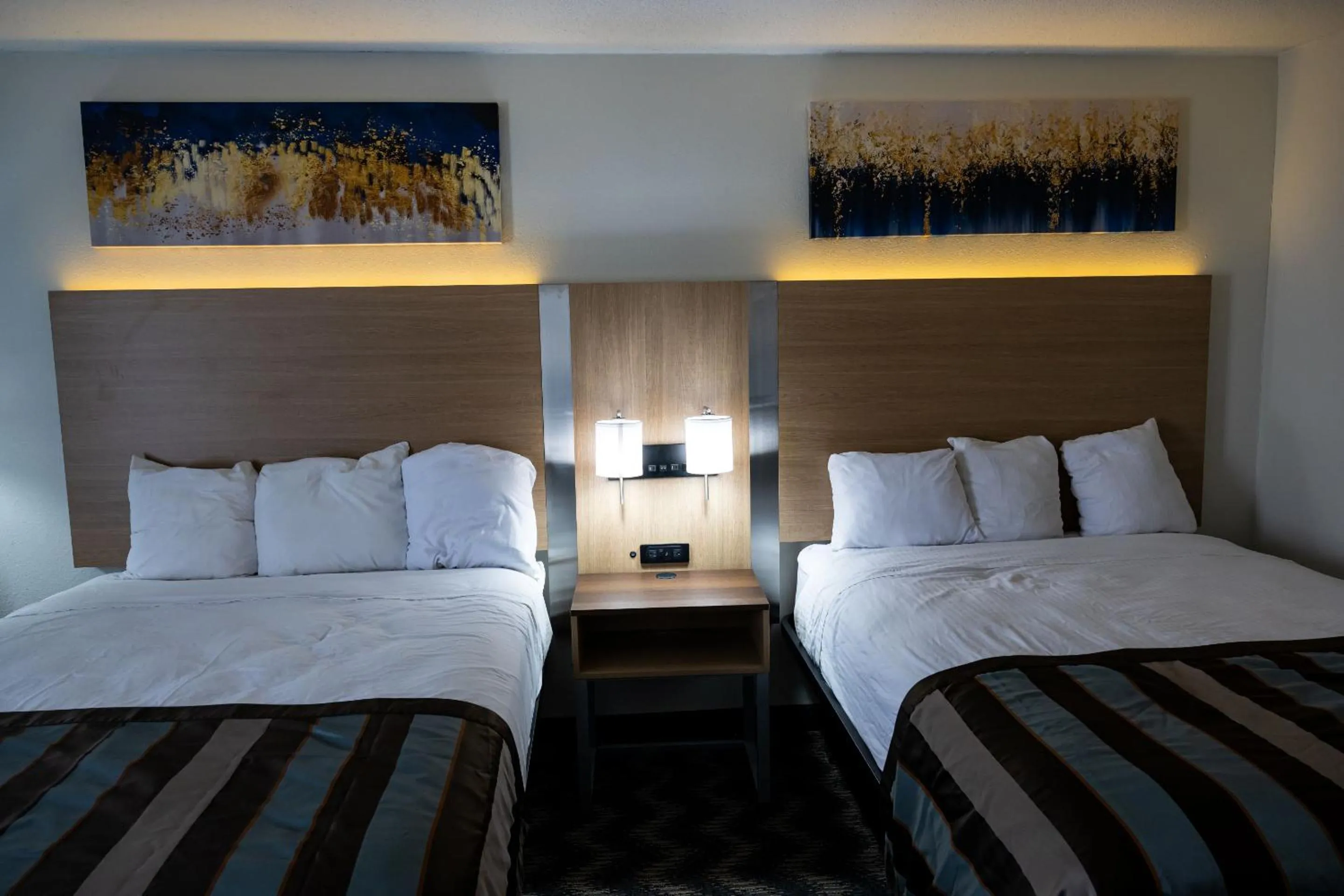 Bedroom, Bed in Baymont by Wyndham Greensboro/Coliseum