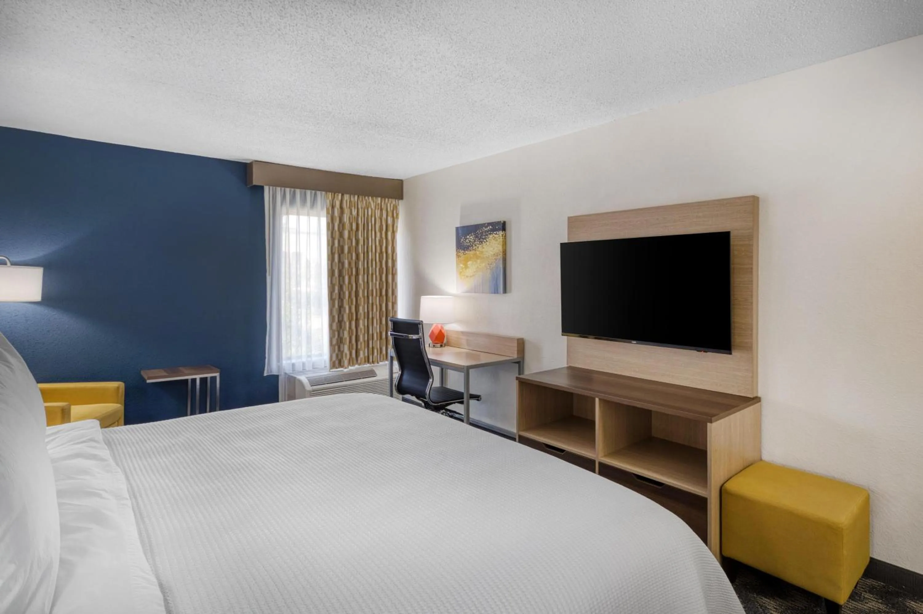 Bedroom, Bed in Best Western Greensboro Coliseum Inn