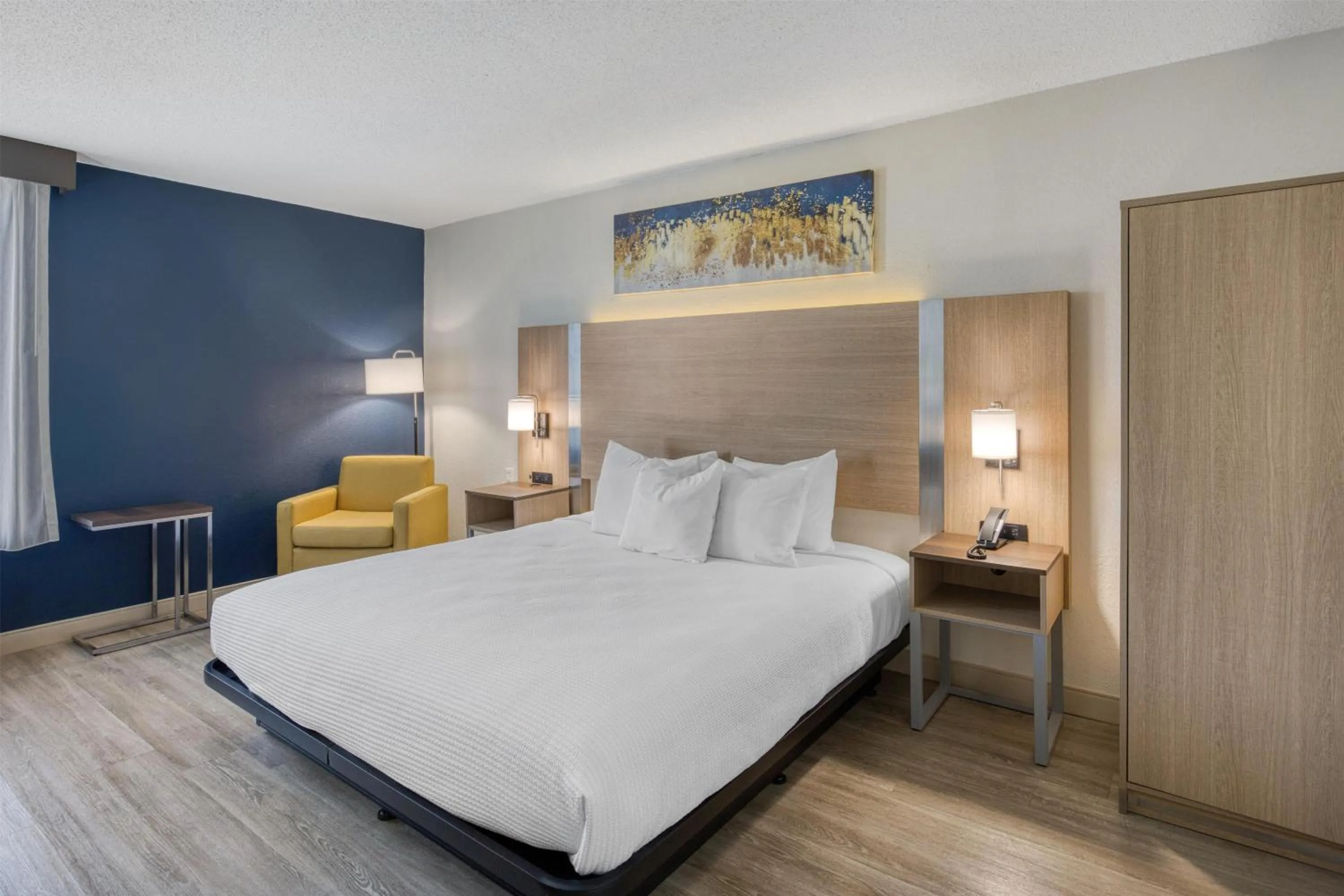 Bedroom, Bed in Best Western Greensboro Coliseum Inn