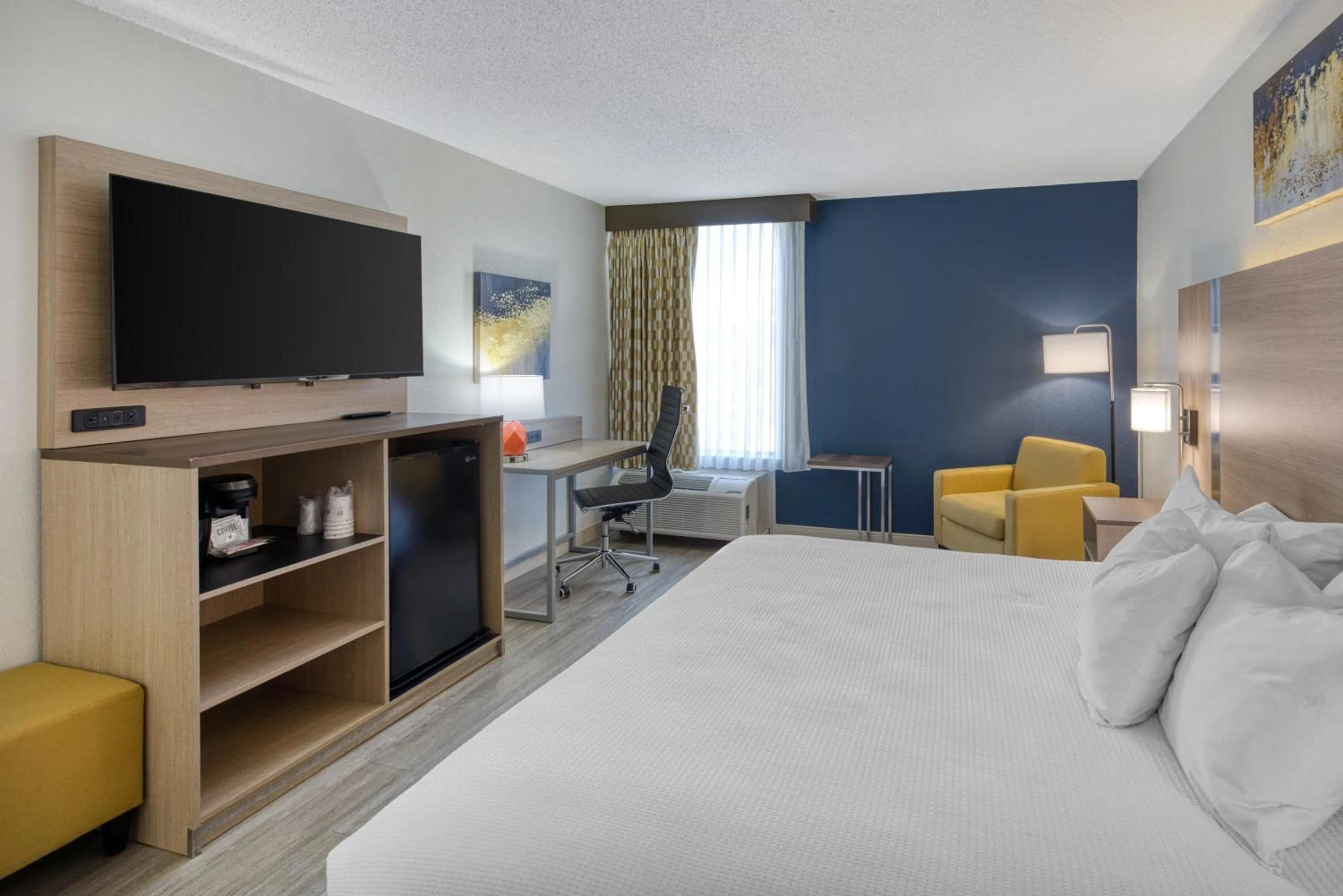 Bedroom, Bed in Best Western Greensboro Coliseum Inn