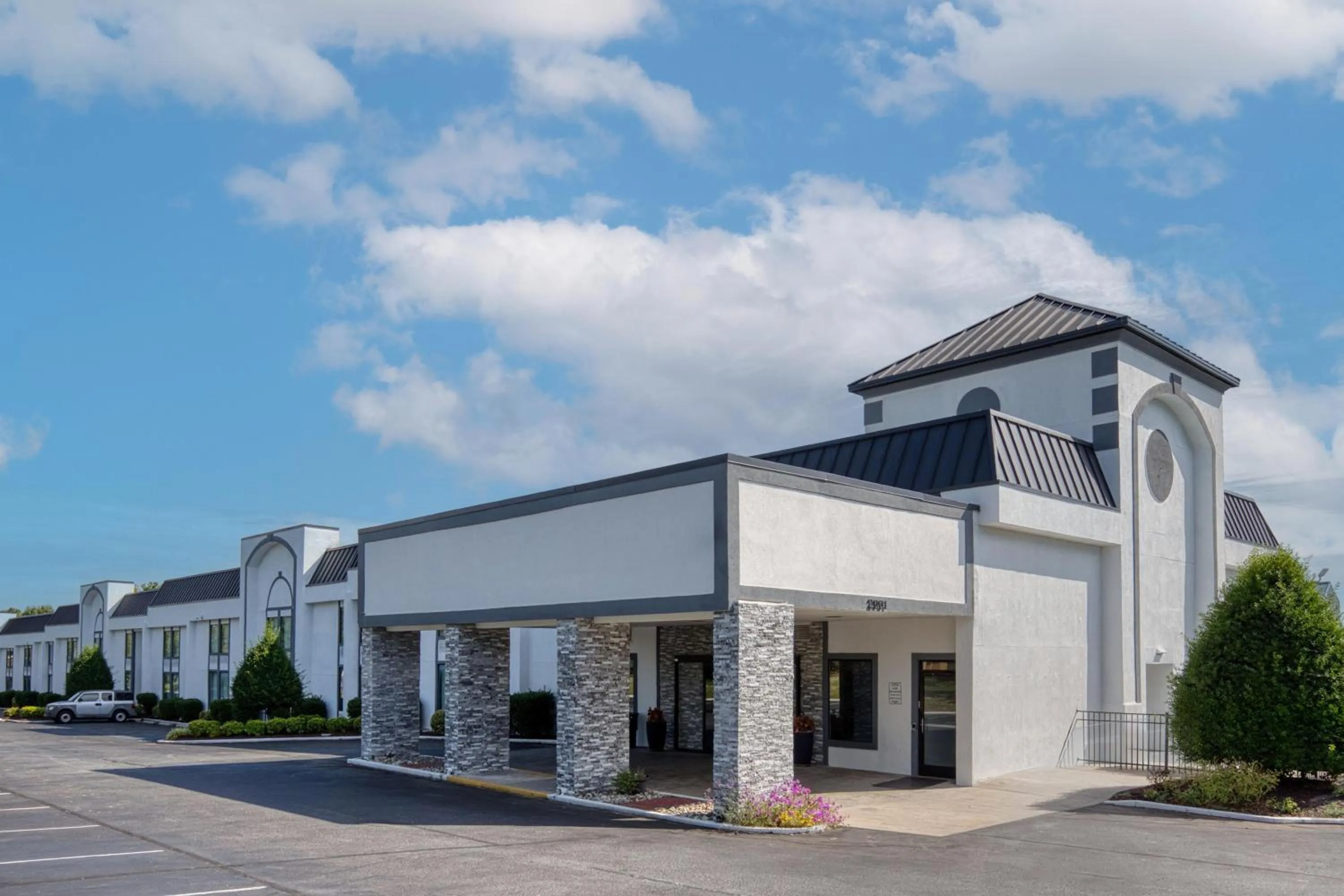 Property building in Best Western Greensboro Coliseum Inn