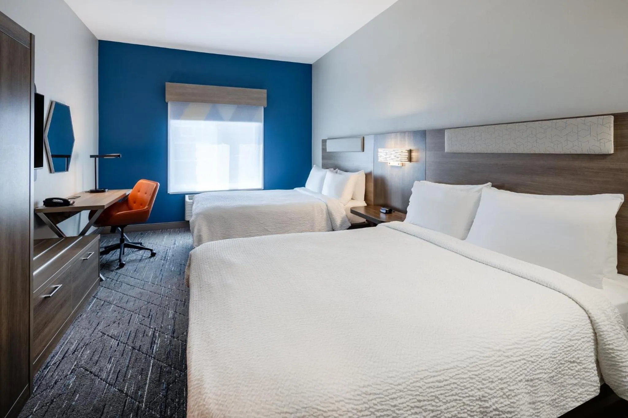 Photo of the whole room, Bed in Holiday Inn Express Vancouver North by IHG