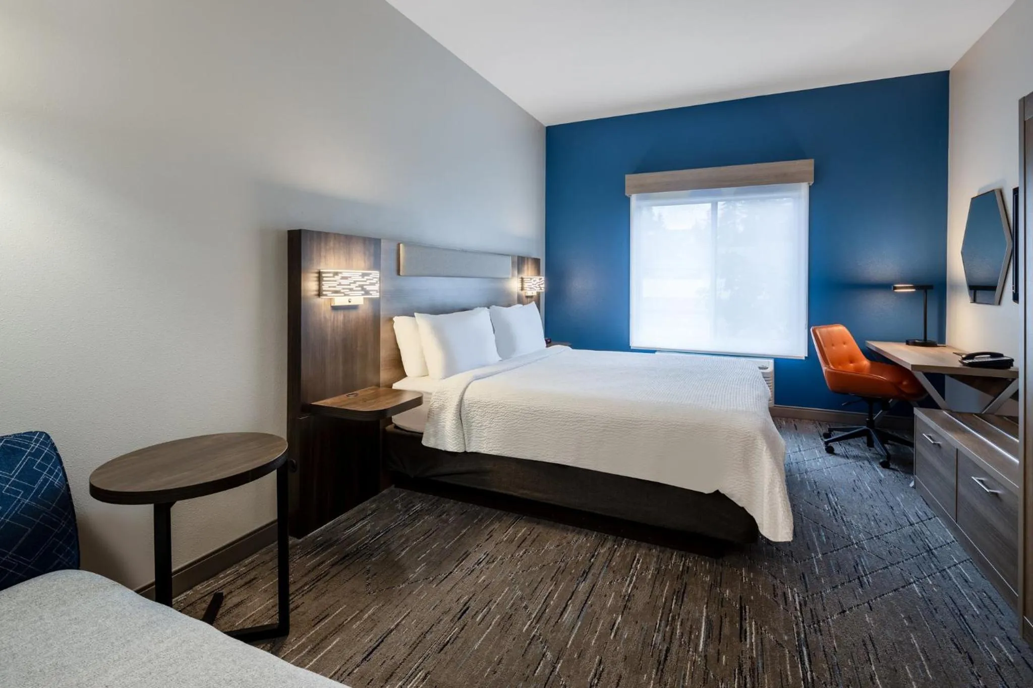 Photo of the whole room, Bed in Holiday Inn Express Vancouver North by IHG