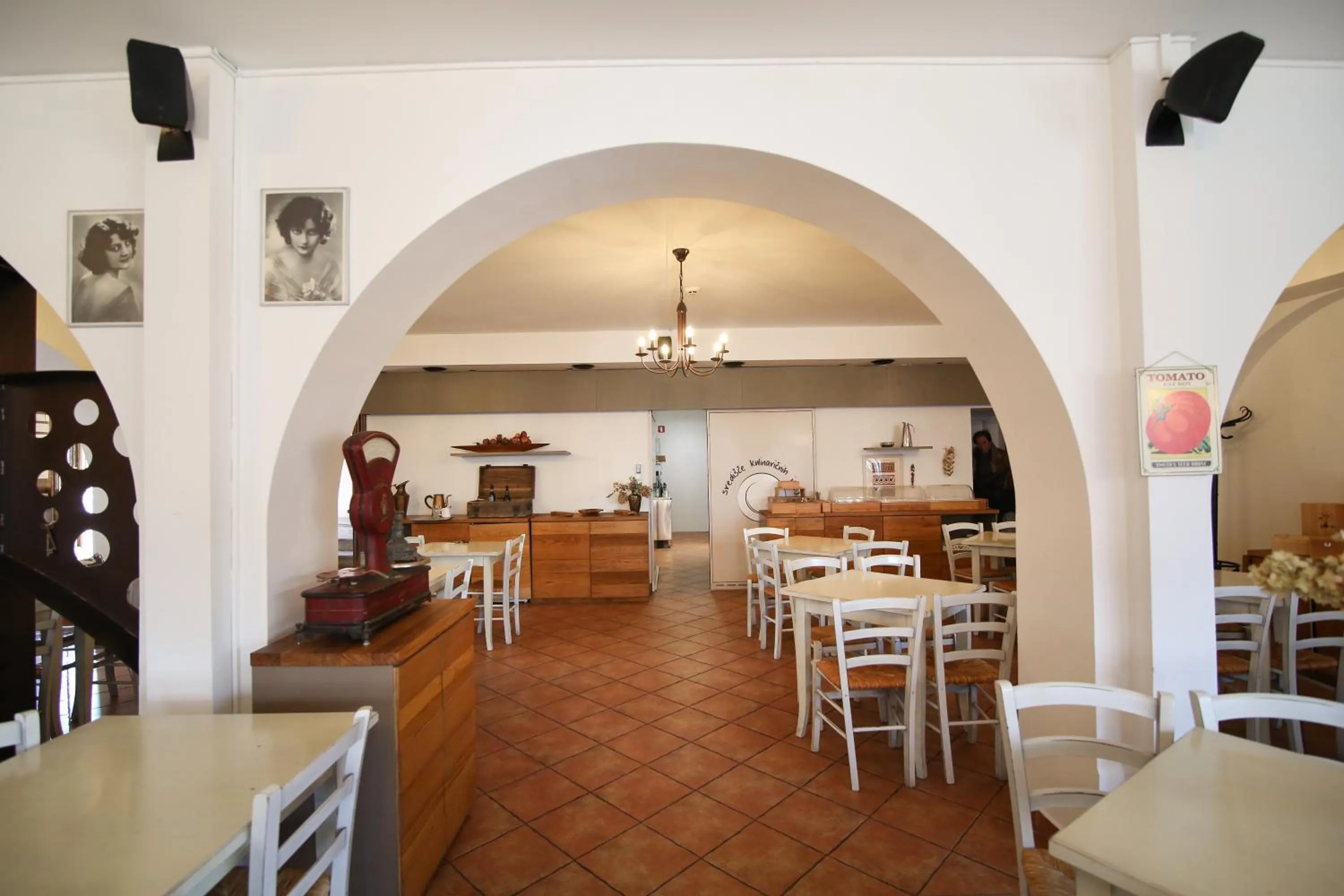 Restaurant/places to eat in Hotel Katrca