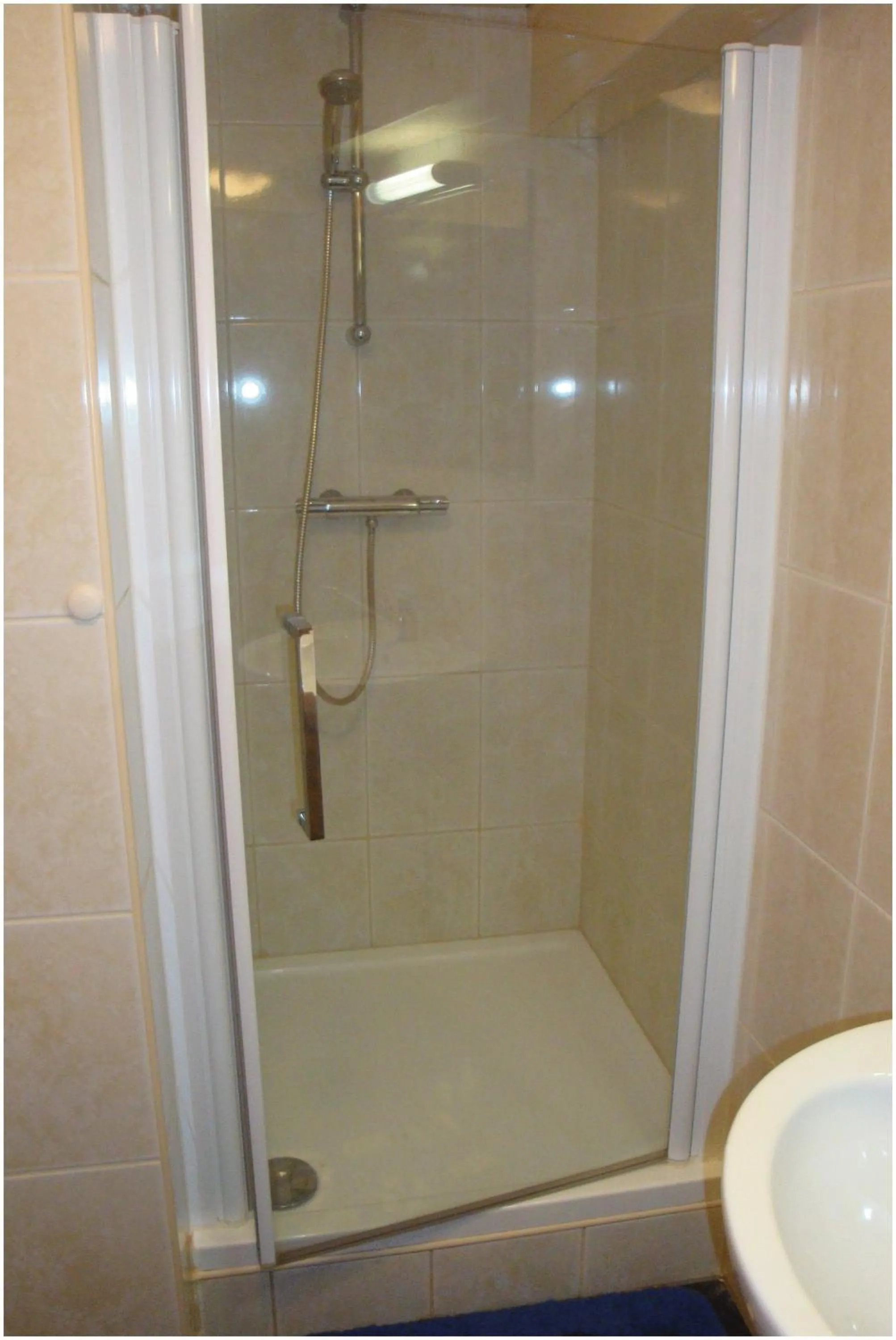 Shower in Hostel Herberg de Esborg Scheemda