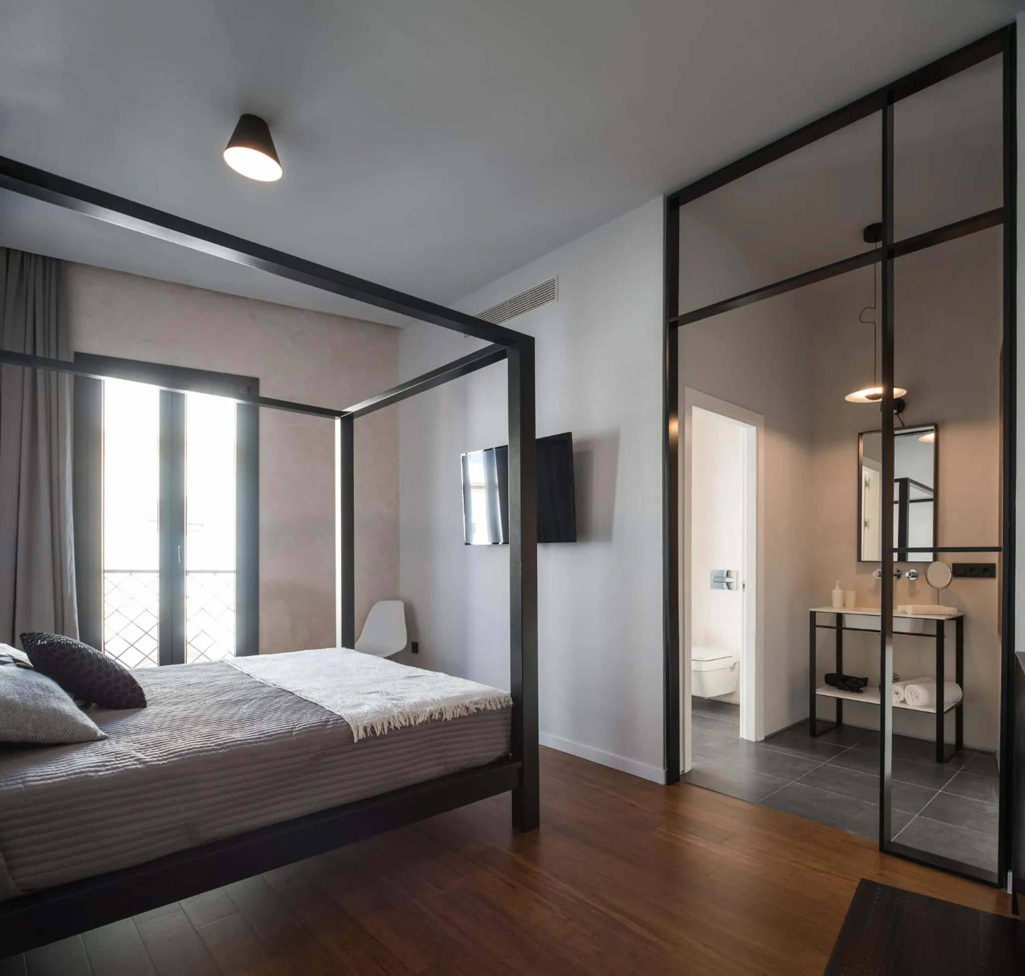 Bathroom, Bed in Welldone Antiquarium