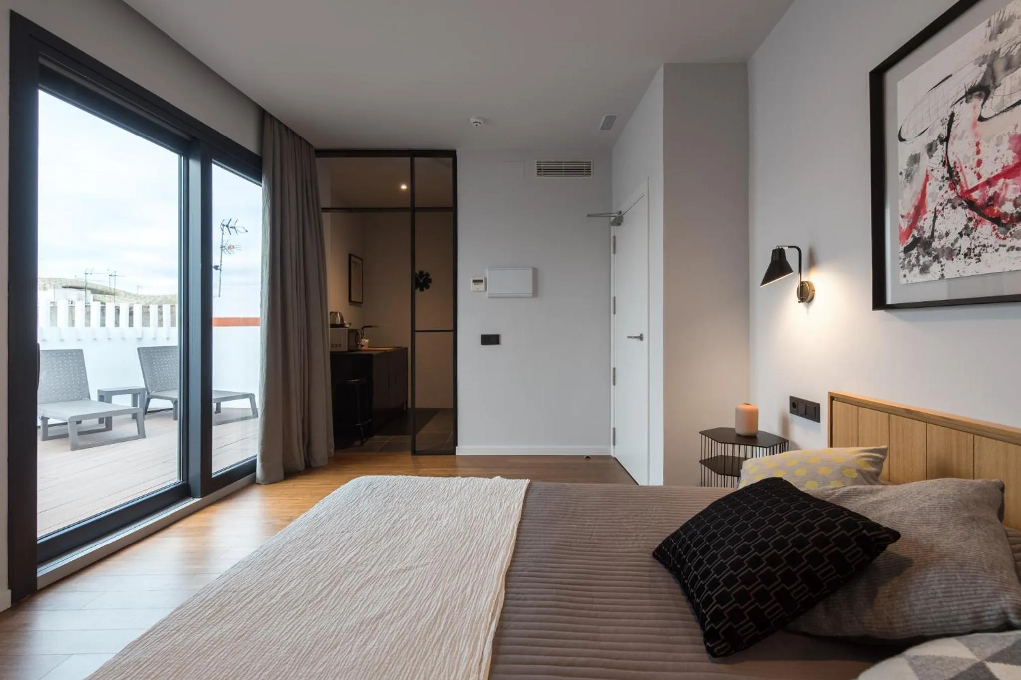 Balcony/Terrace, Bed in Welldone Antiquarium