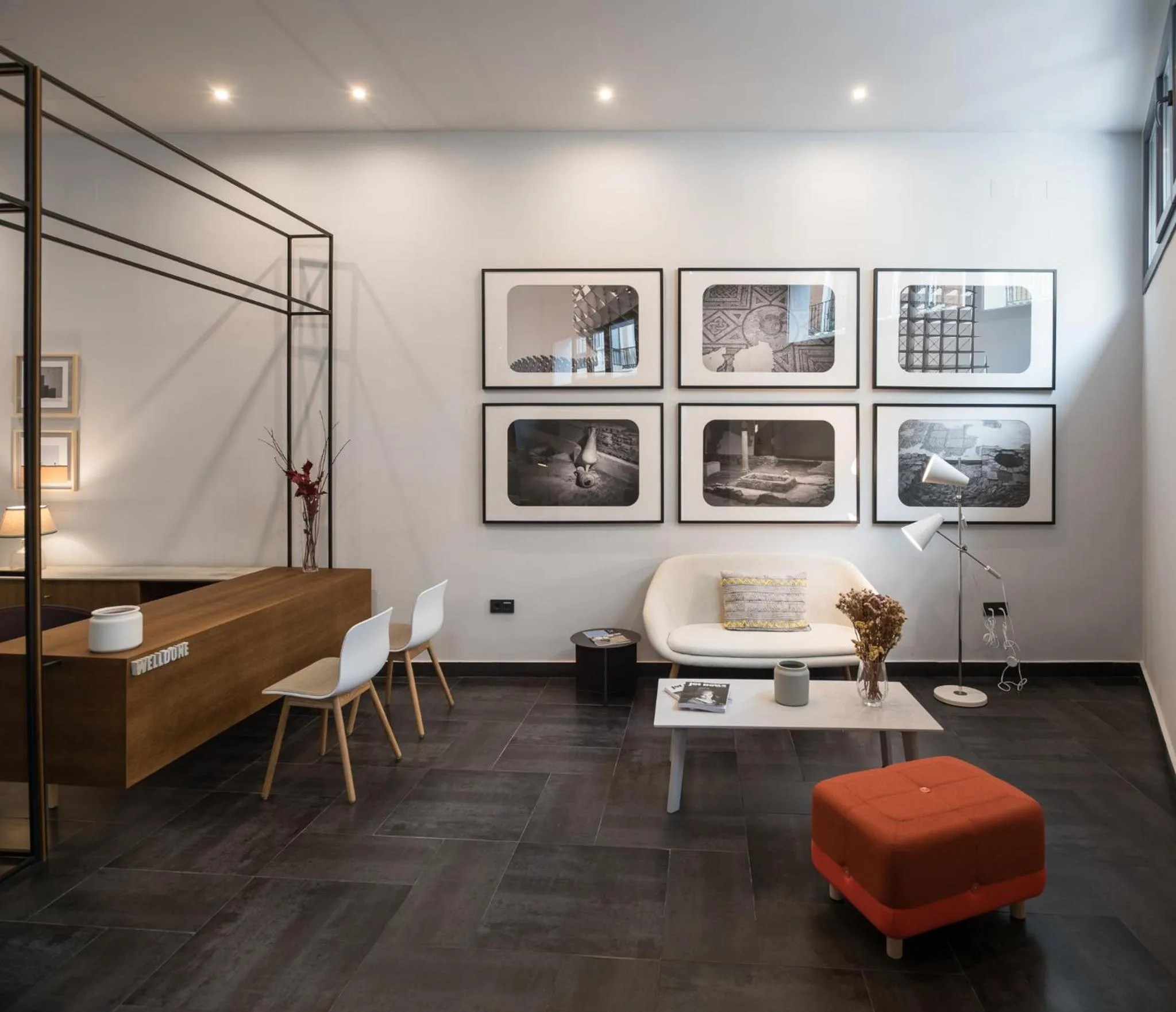 Lobby or reception in Welldone Antiquarium