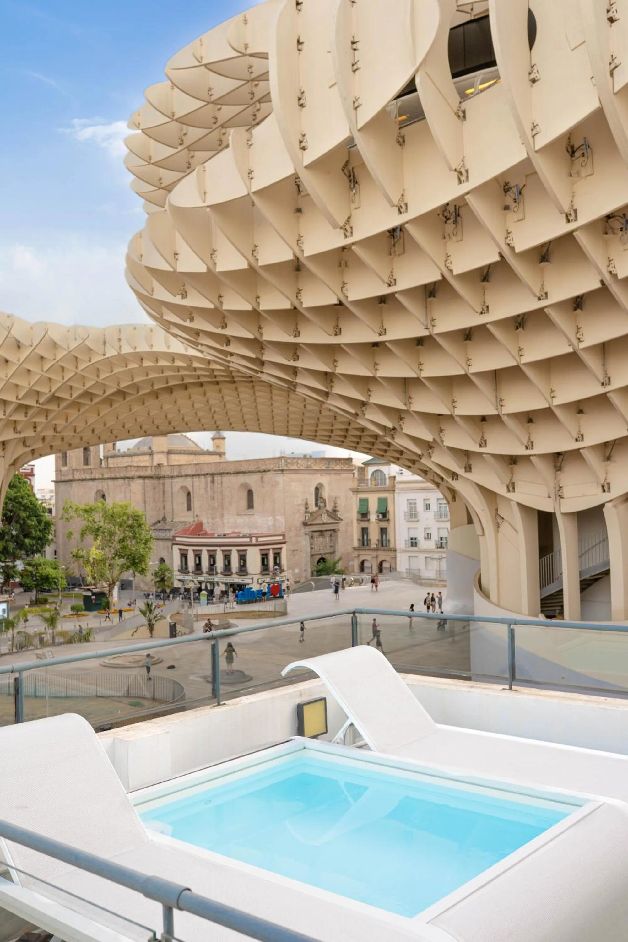 Swimming pool in Welldone Metropol