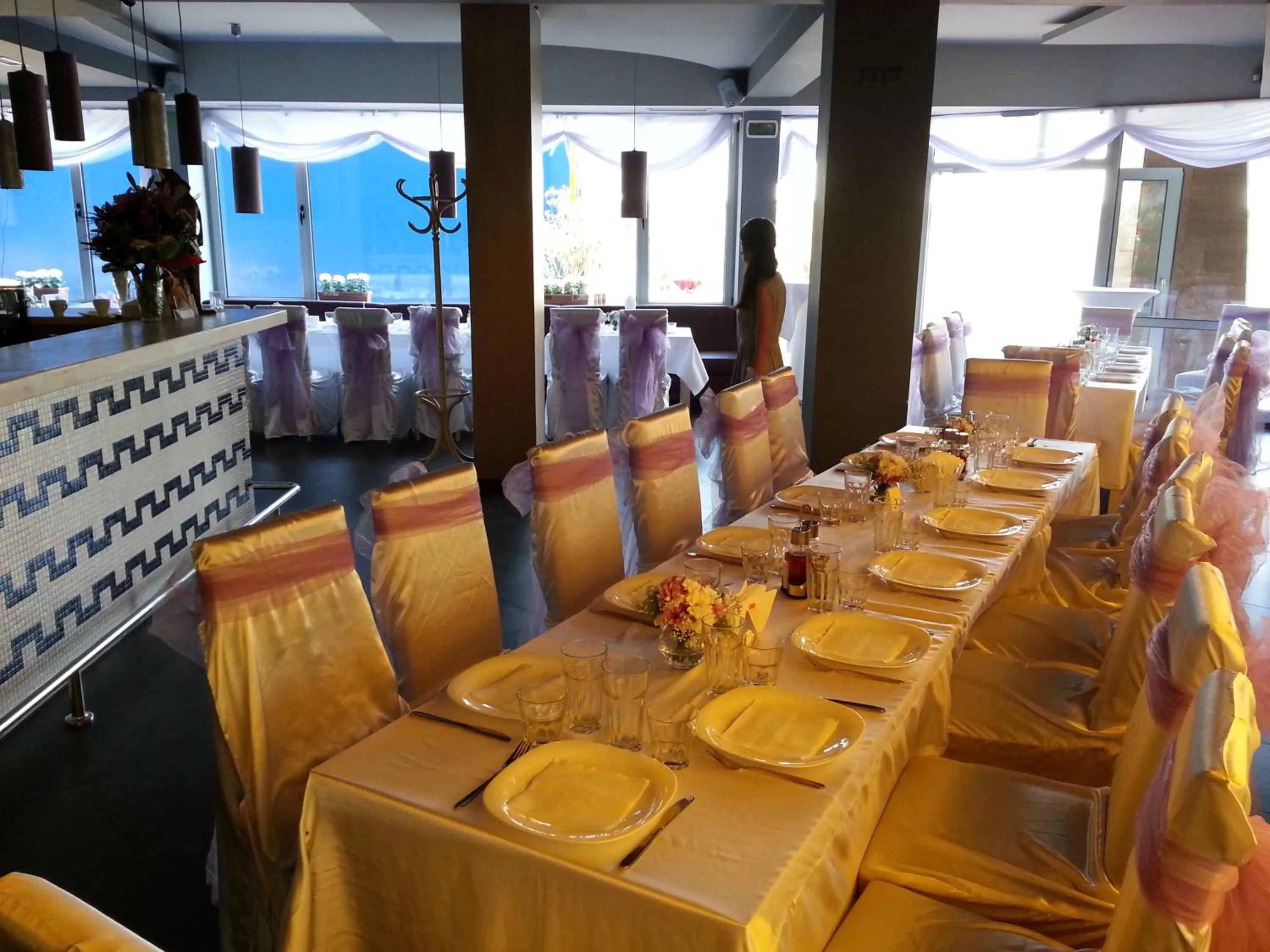 Restaurant/places to eat in Elate Plaza Hotel