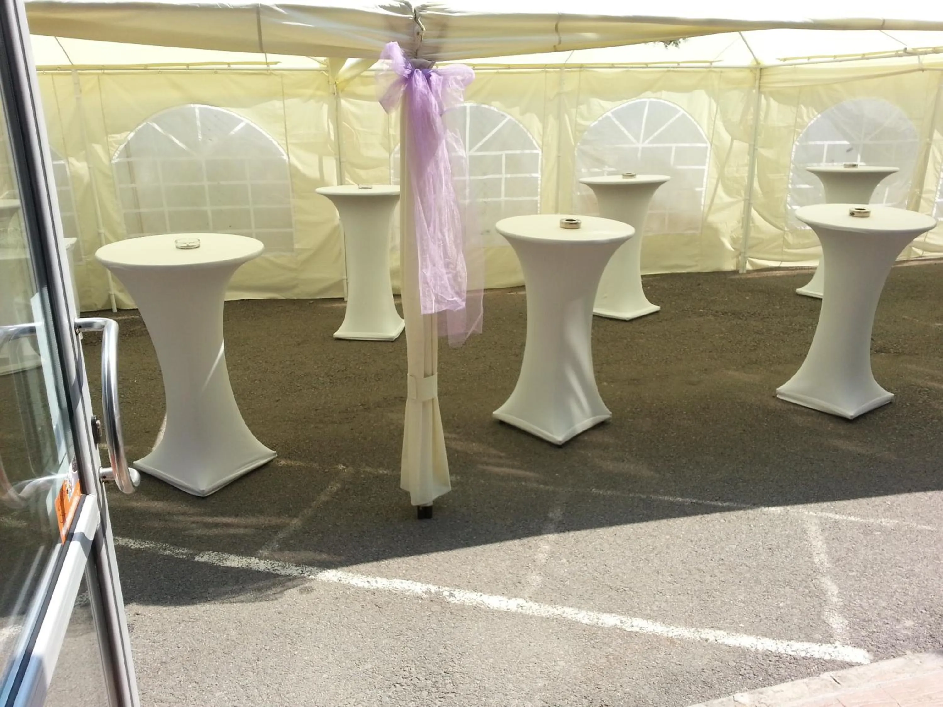 Restaurant/places to eat in Elate Plaza Hotel