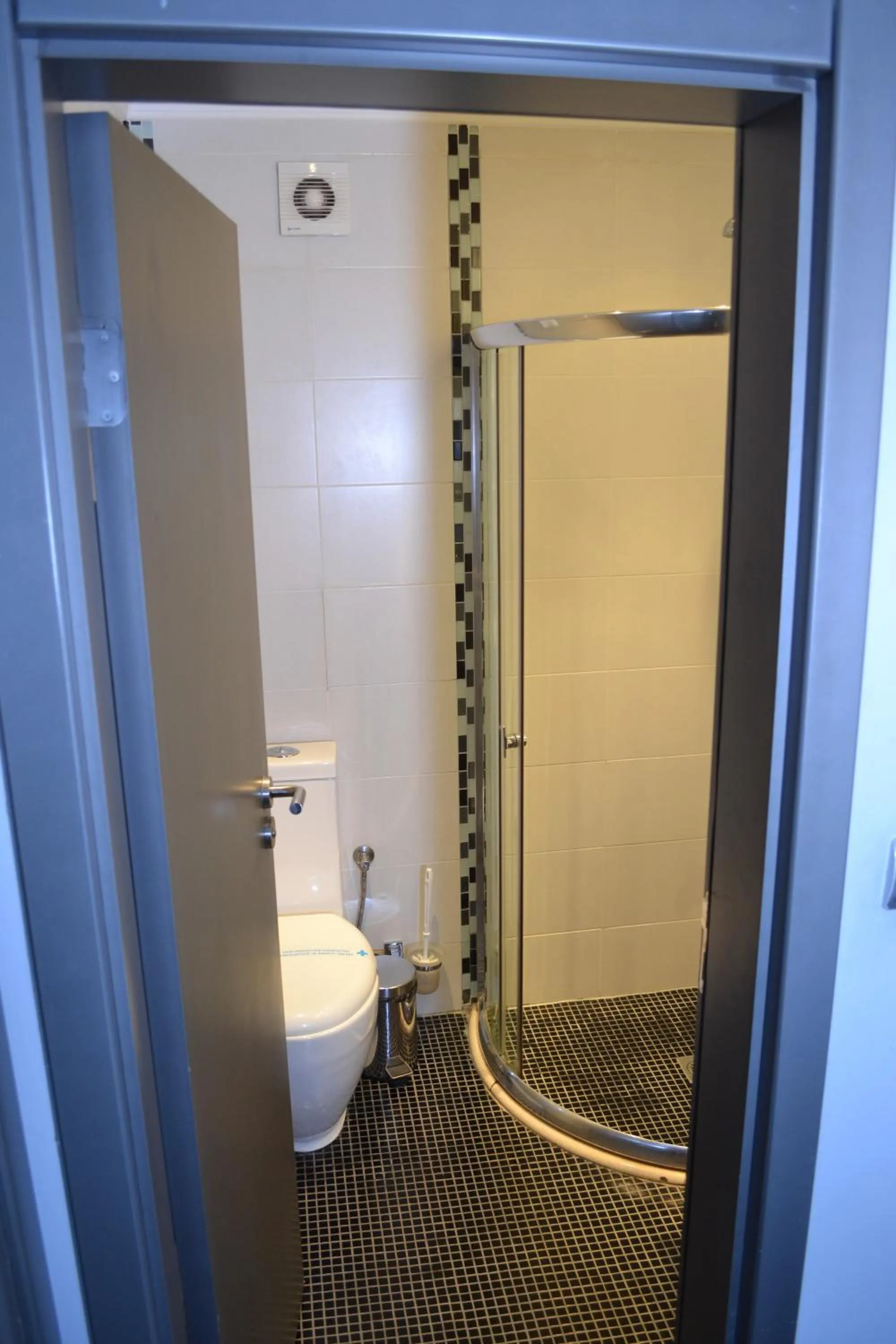 Shower in Elate Plaza Hotel