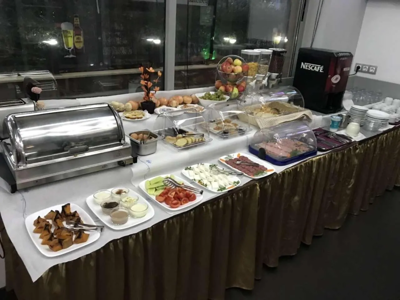 Food and drinks in Elate Plaza Hotel