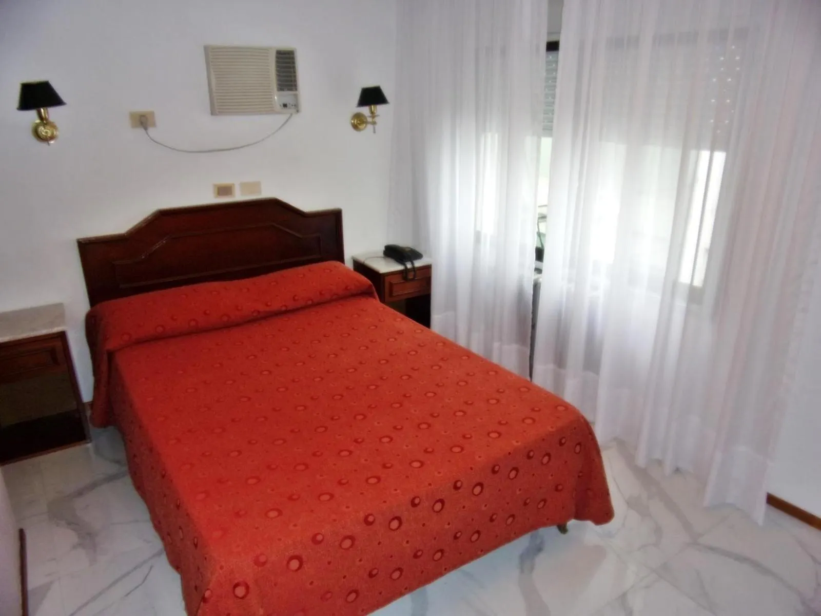 Photo of the whole room, Bed in Hotel Tres Sargentos