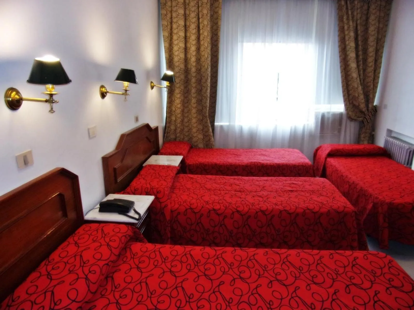 Photo of the whole room, Bed in Hotel Tres Sargentos