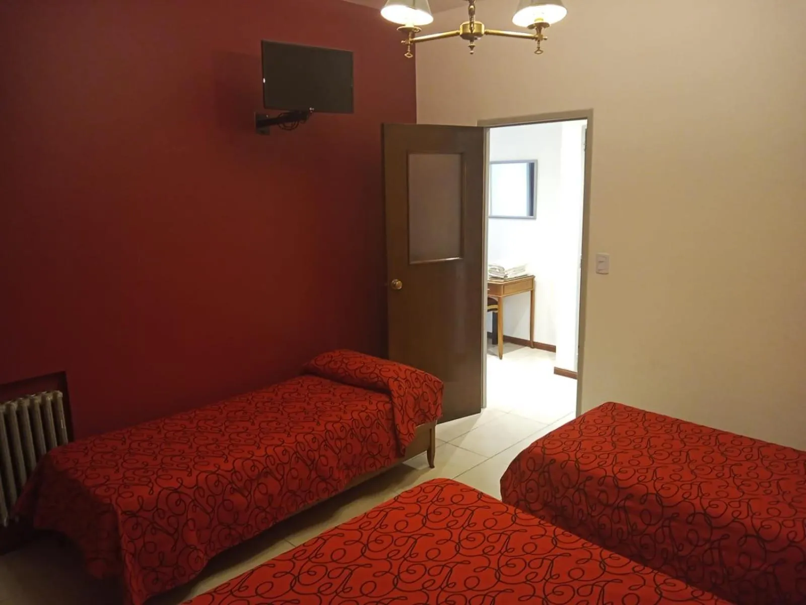 Photo of the whole room, Bed in Hotel Tres Sargentos