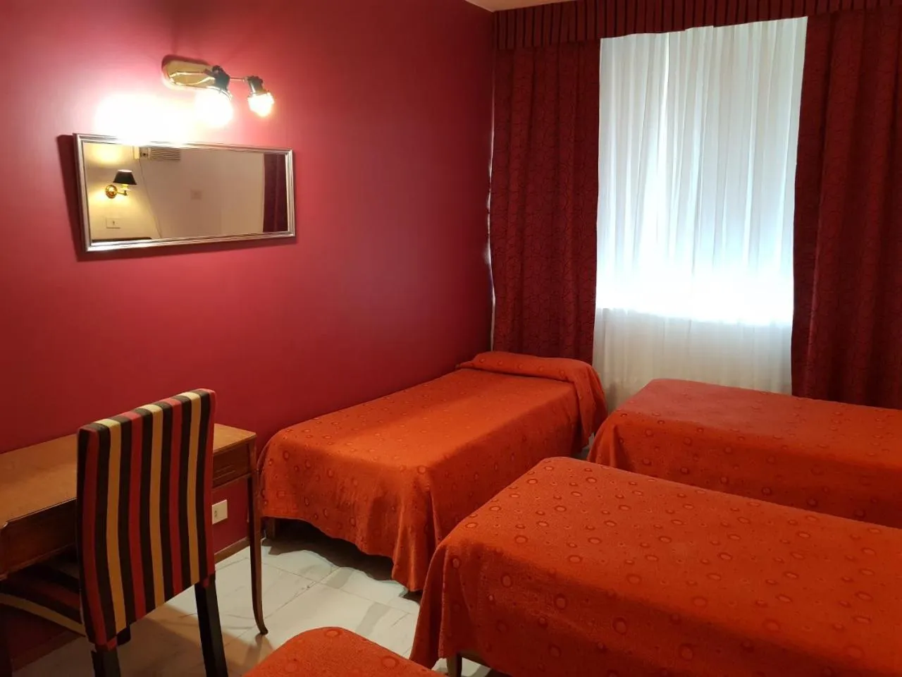 Photo of the whole room in Hotel Tres Sargentos