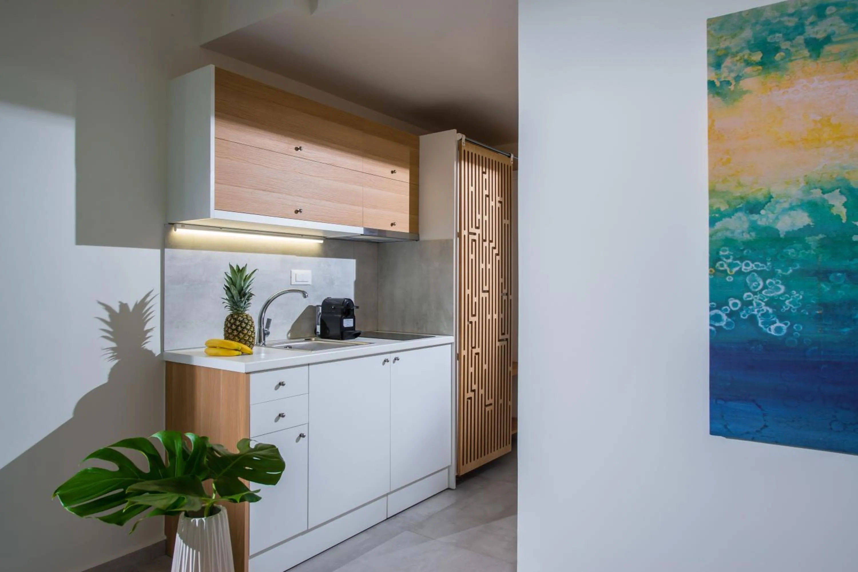 Coffee/tea facilities in Mary Hotel & Mary Royal Suites