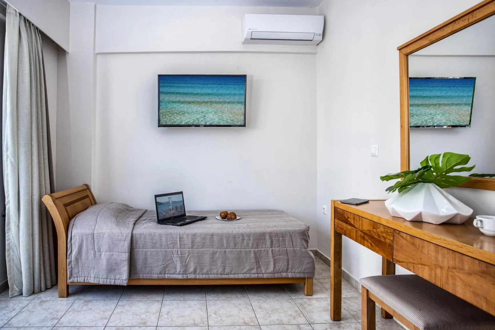 TV and multimedia, Bed in Mary Hotel & Mary Royal Suites